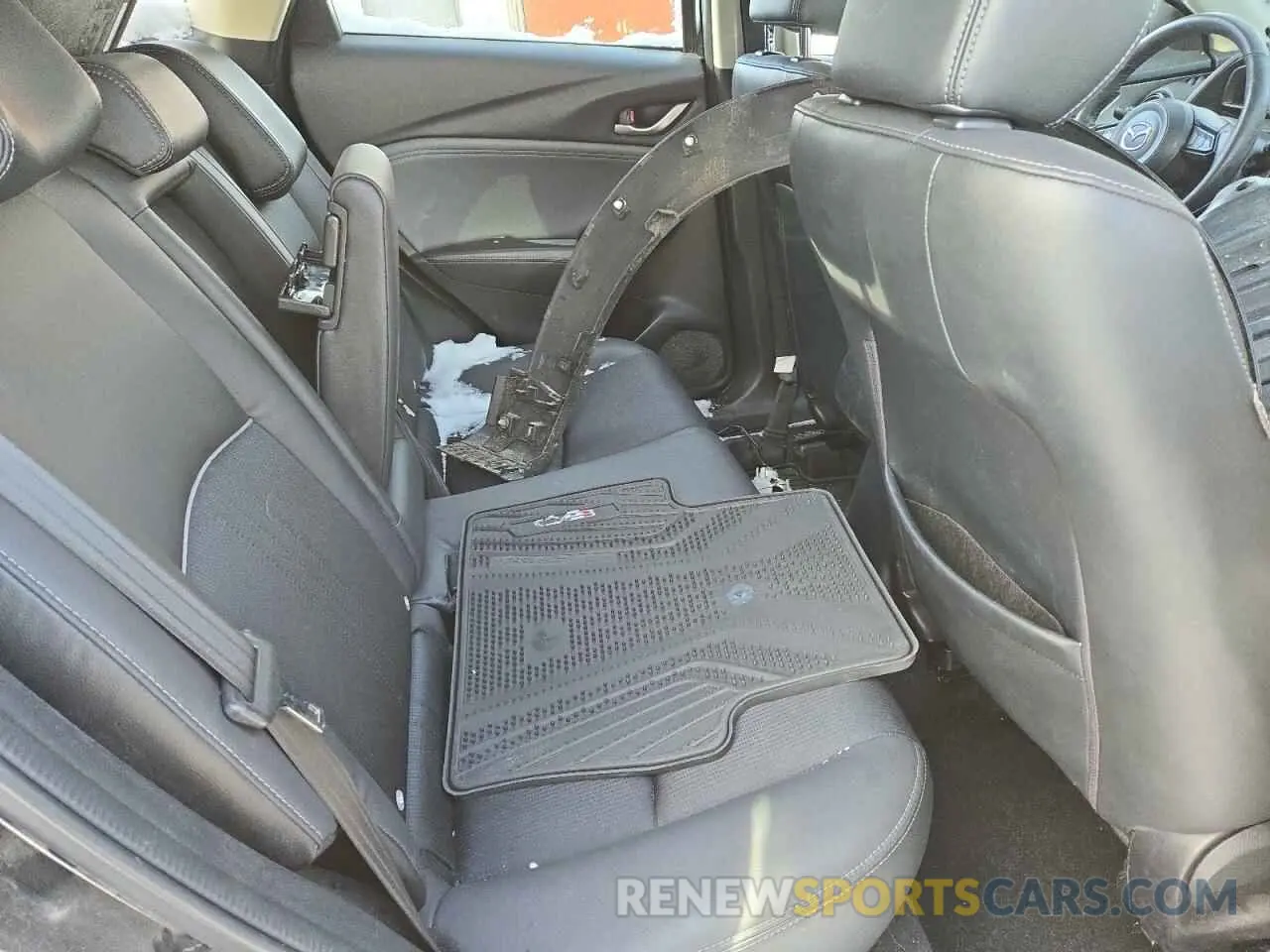 10 Photograph of a damaged car JM1DKFC72L1473243 MAZDA CX-3 2020