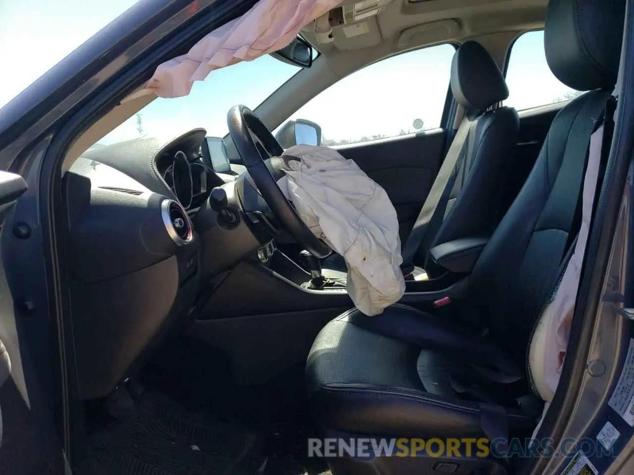 7 Photograph of a damaged car JM1DKFD70M1512475 MAZDA CX-3 2021