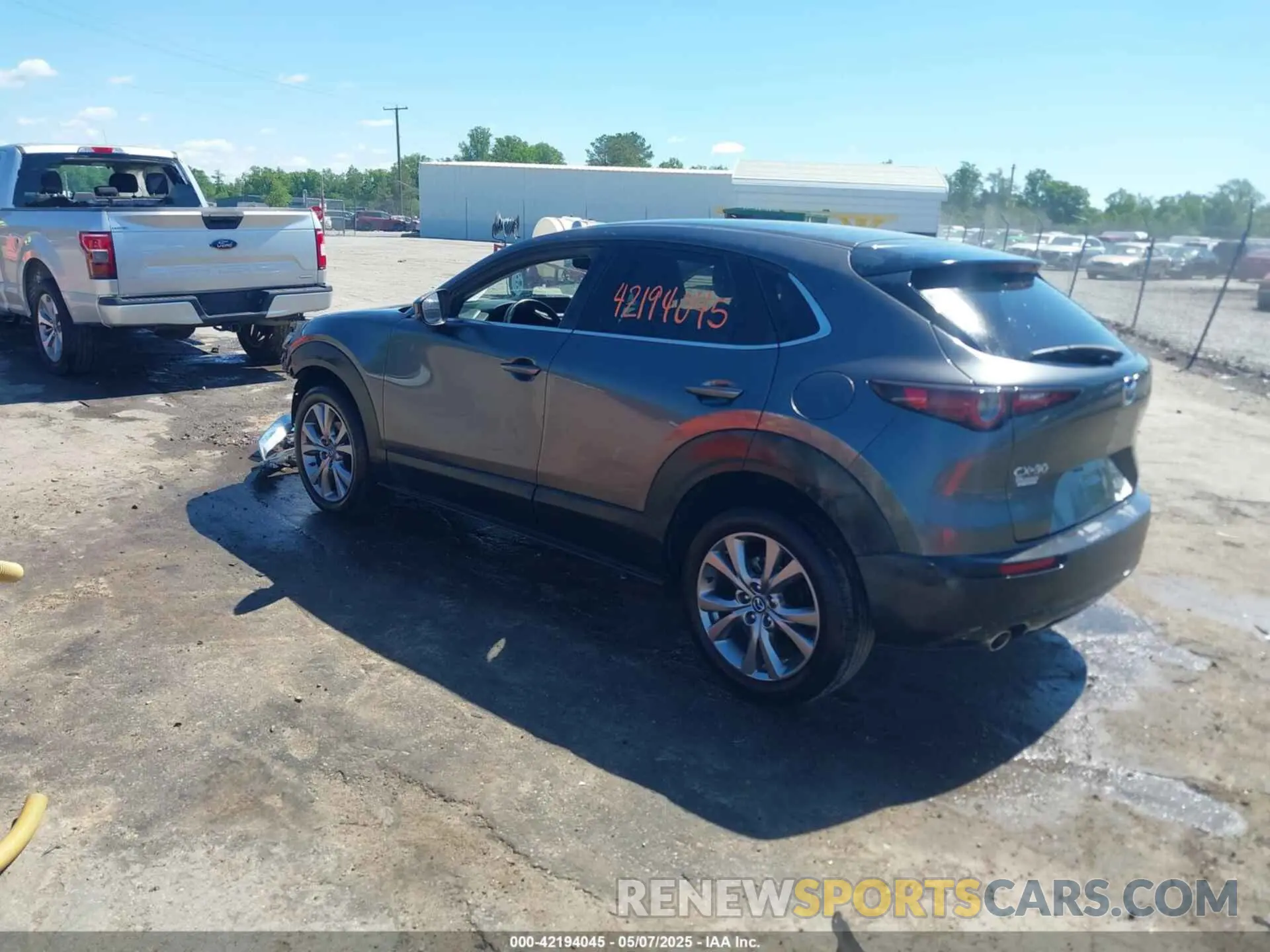 3 Photograph of a damaged car 3MVDMACL0LM130264 MAZDA CX-30 2020