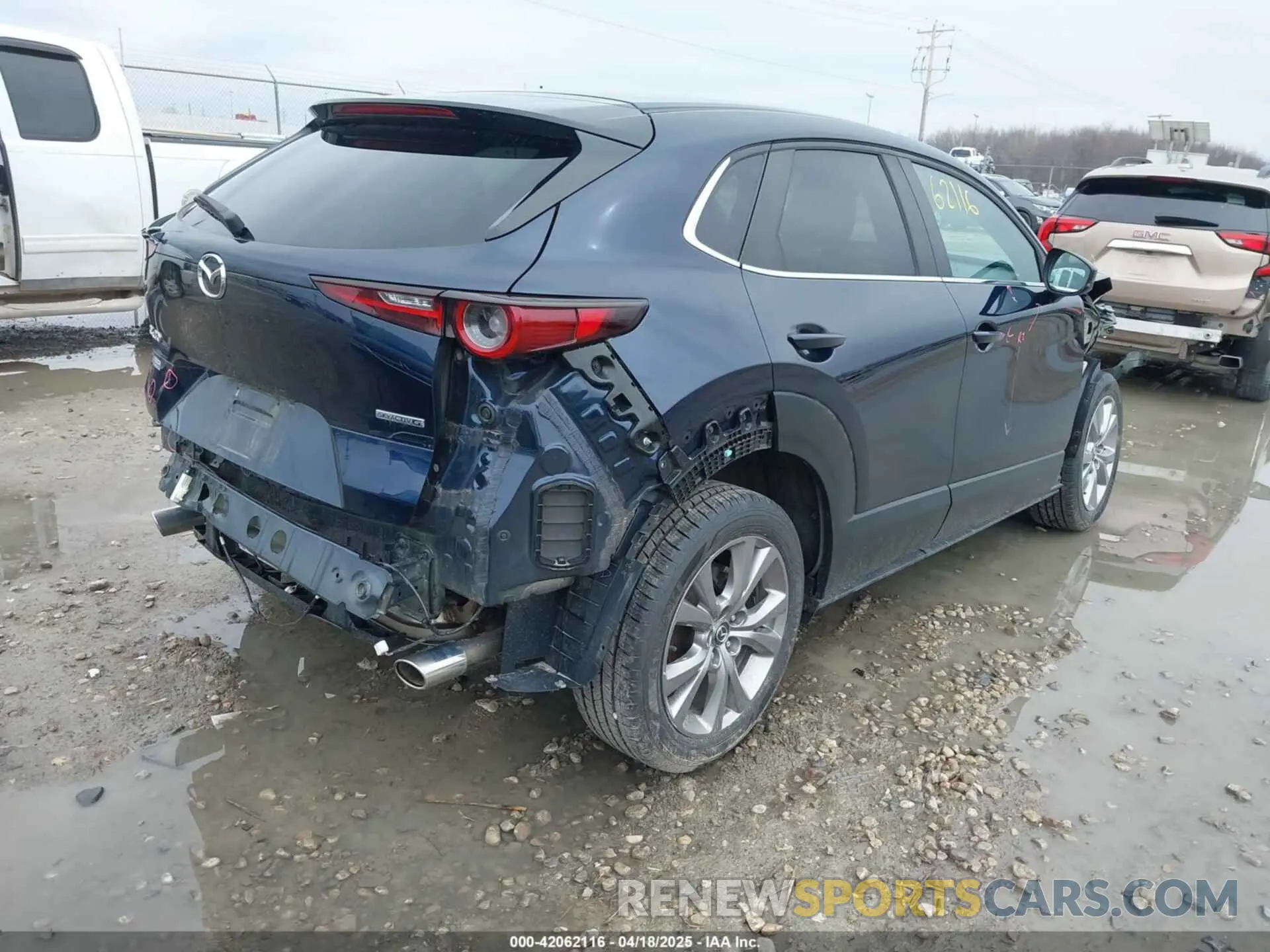 4 Photograph of a damaged car 3MVDMACLXLM114928 MAZDA CX-30 2020