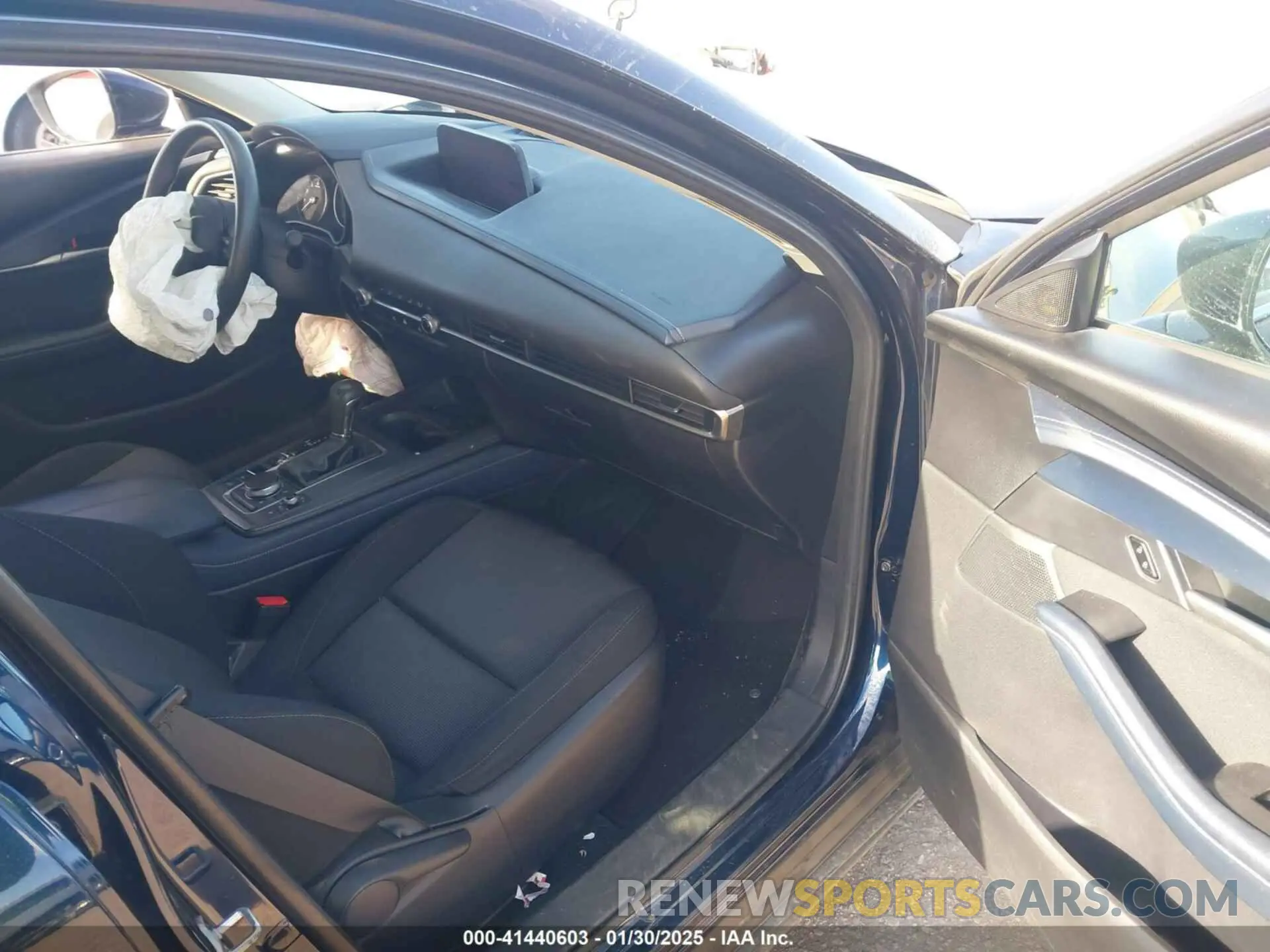 5 Photograph of a damaged car 3MVDMBBL2LM105048 MAZDA CX-30 2020