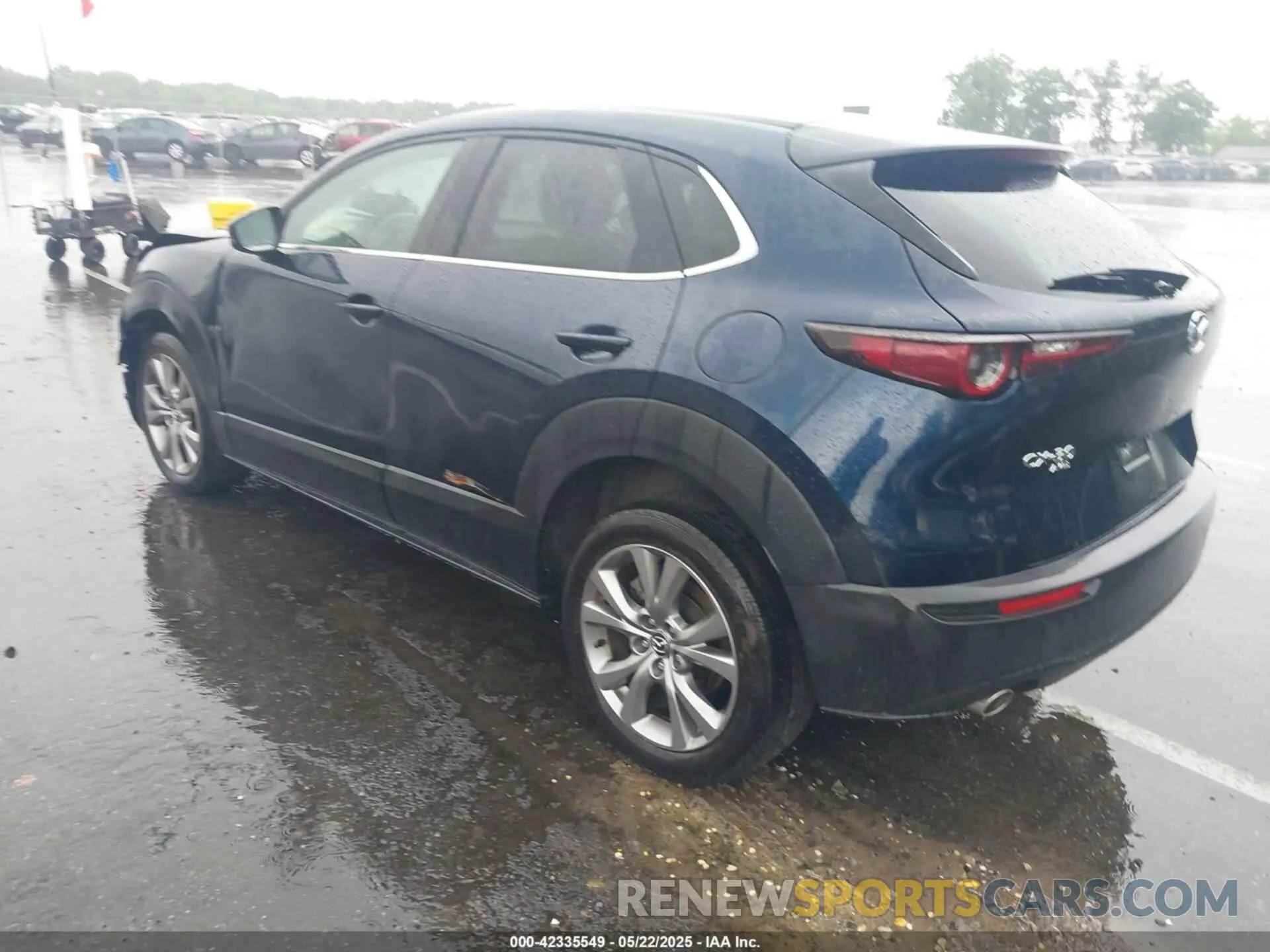 3 Photograph of a damaged car 3MVDMBCL0LM136331 MAZDA CX-30 2020