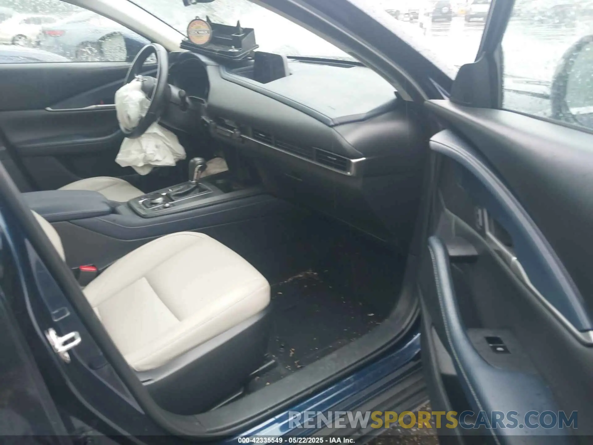 5 Photograph of a damaged car 3MVDMBCL0LM136331 MAZDA CX-30 2020