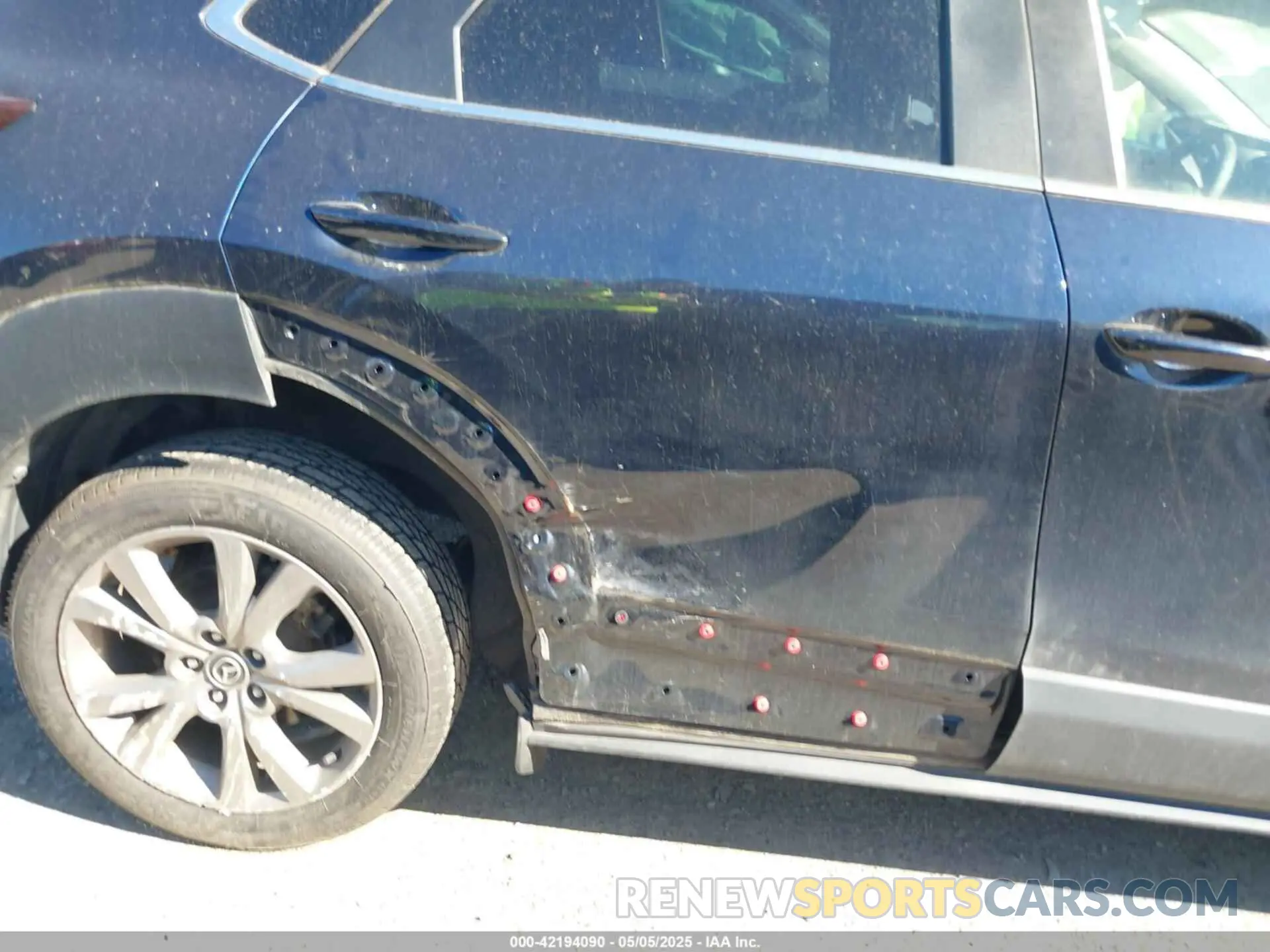 18 Photograph of a damaged car 3MVDMBCL4LM140110 MAZDA CX-30 2020