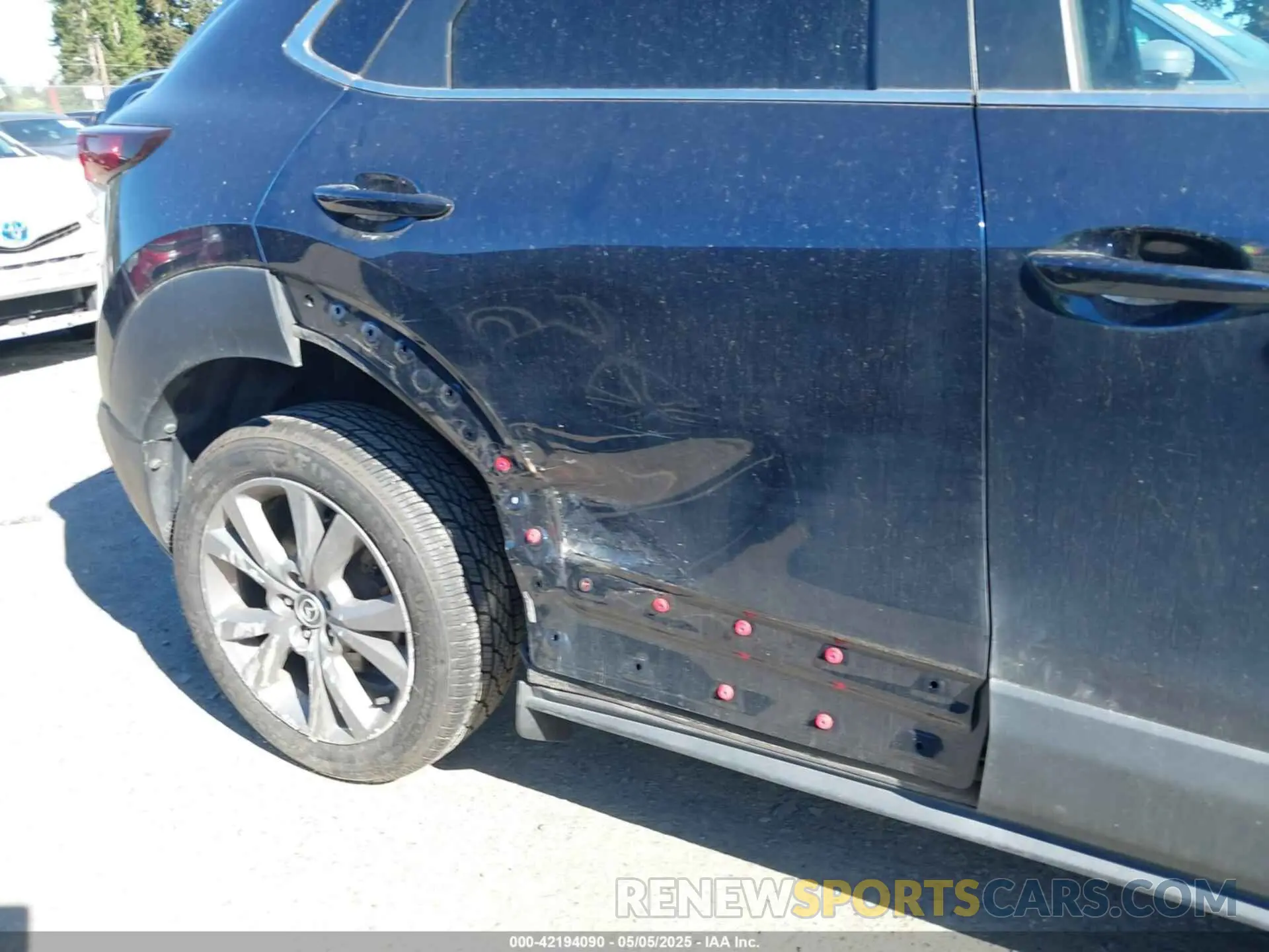19 Photograph of a damaged car 3MVDMBCL4LM140110 MAZDA CX-30 2020