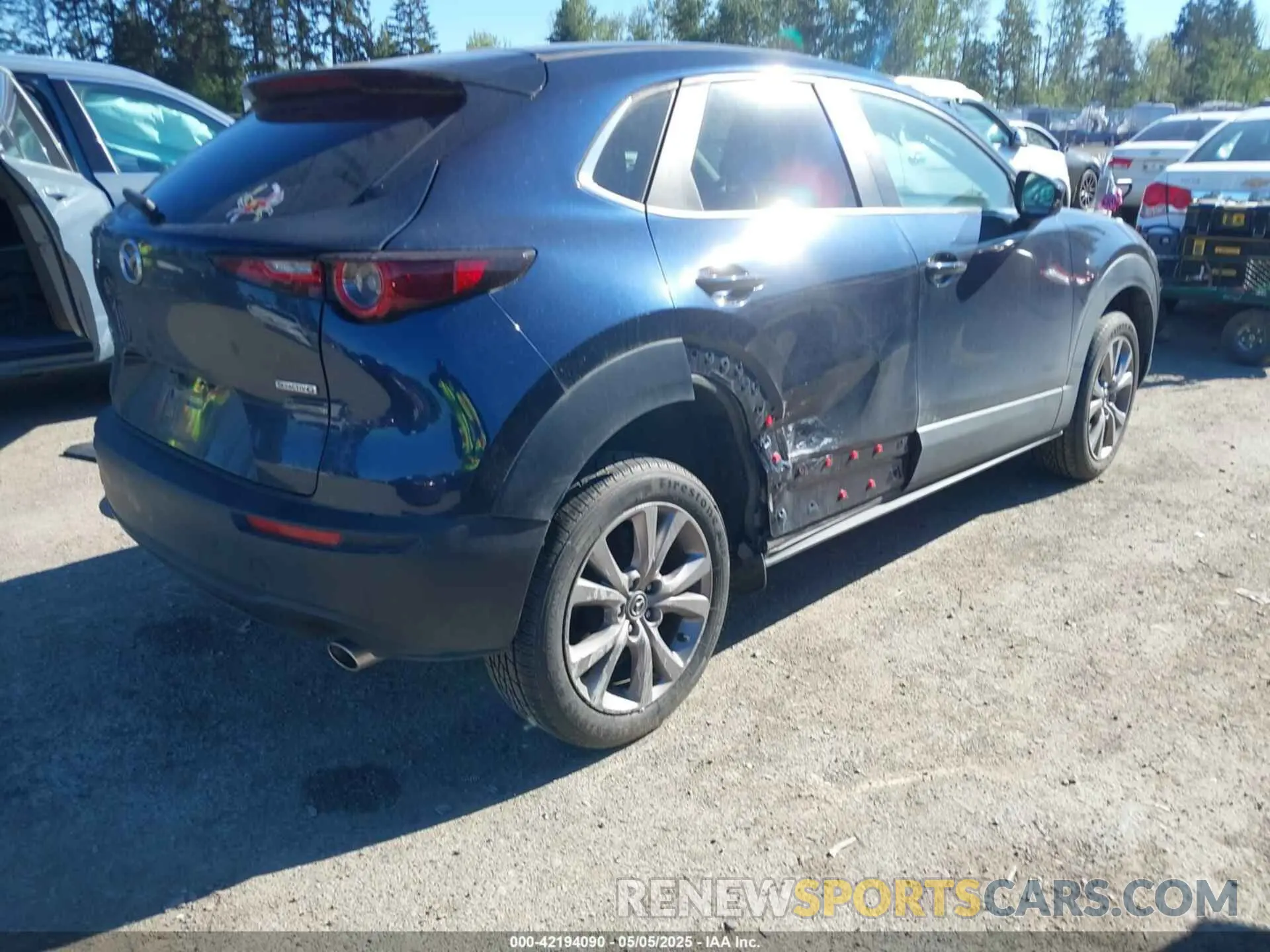 4 Photograph of a damaged car 3MVDMBCL4LM140110 MAZDA CX-30 2020