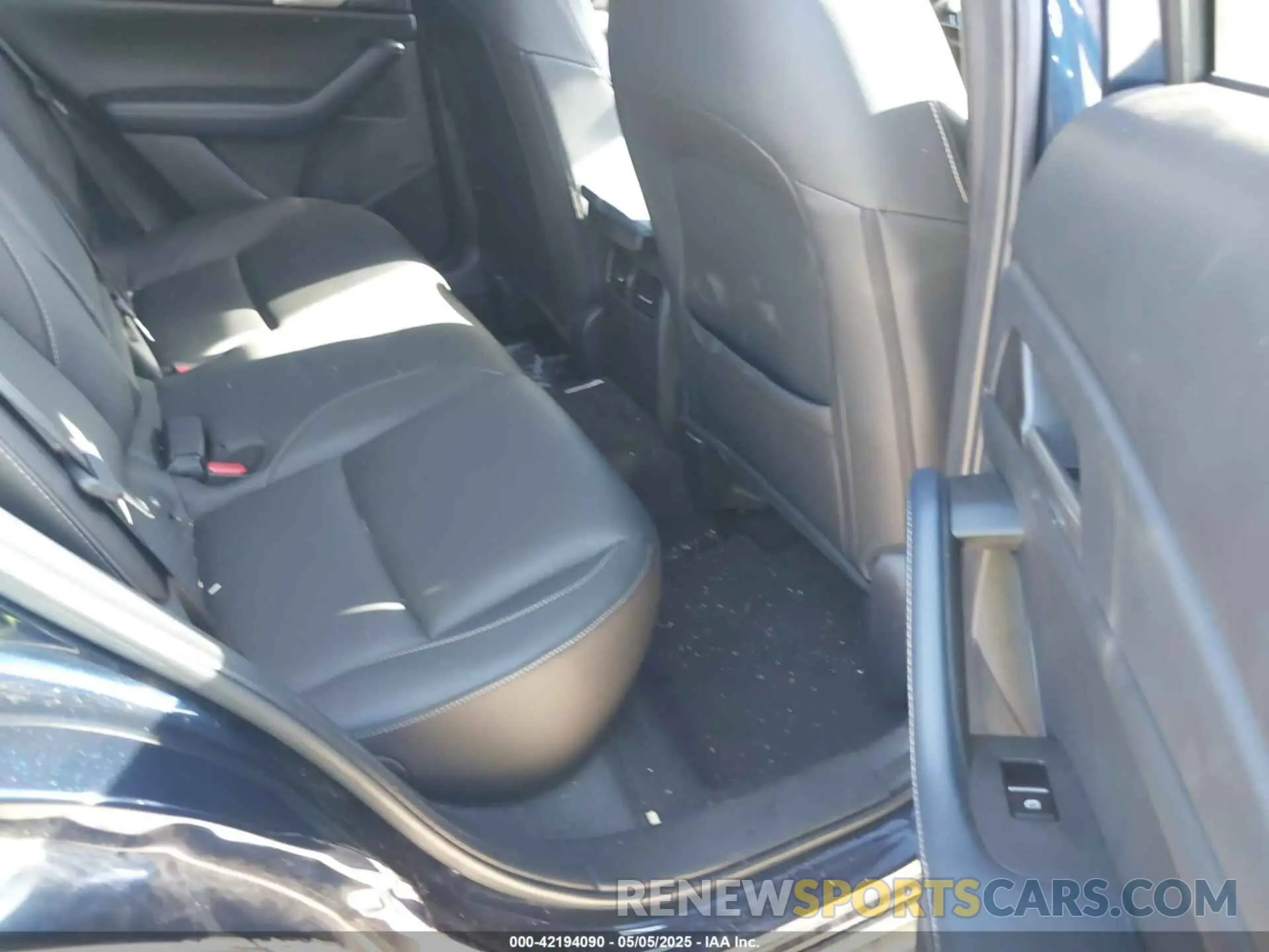8 Photograph of a damaged car 3MVDMBCL4LM140110 MAZDA CX-30 2020