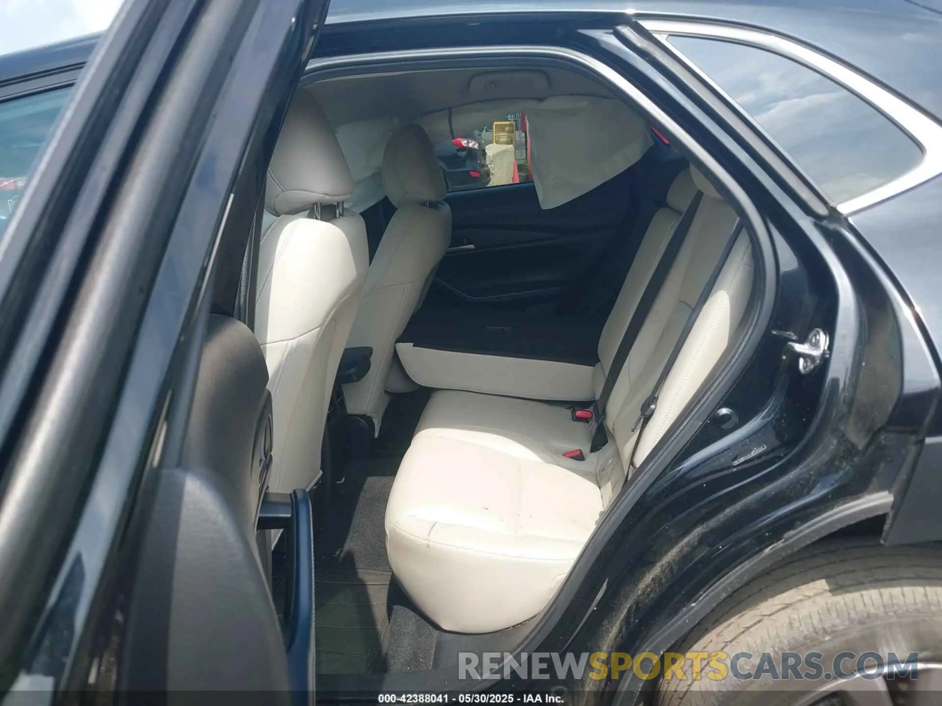 8 Photograph of a damaged car 3MVDMBCL6LM124054 MAZDA CX-30 2020