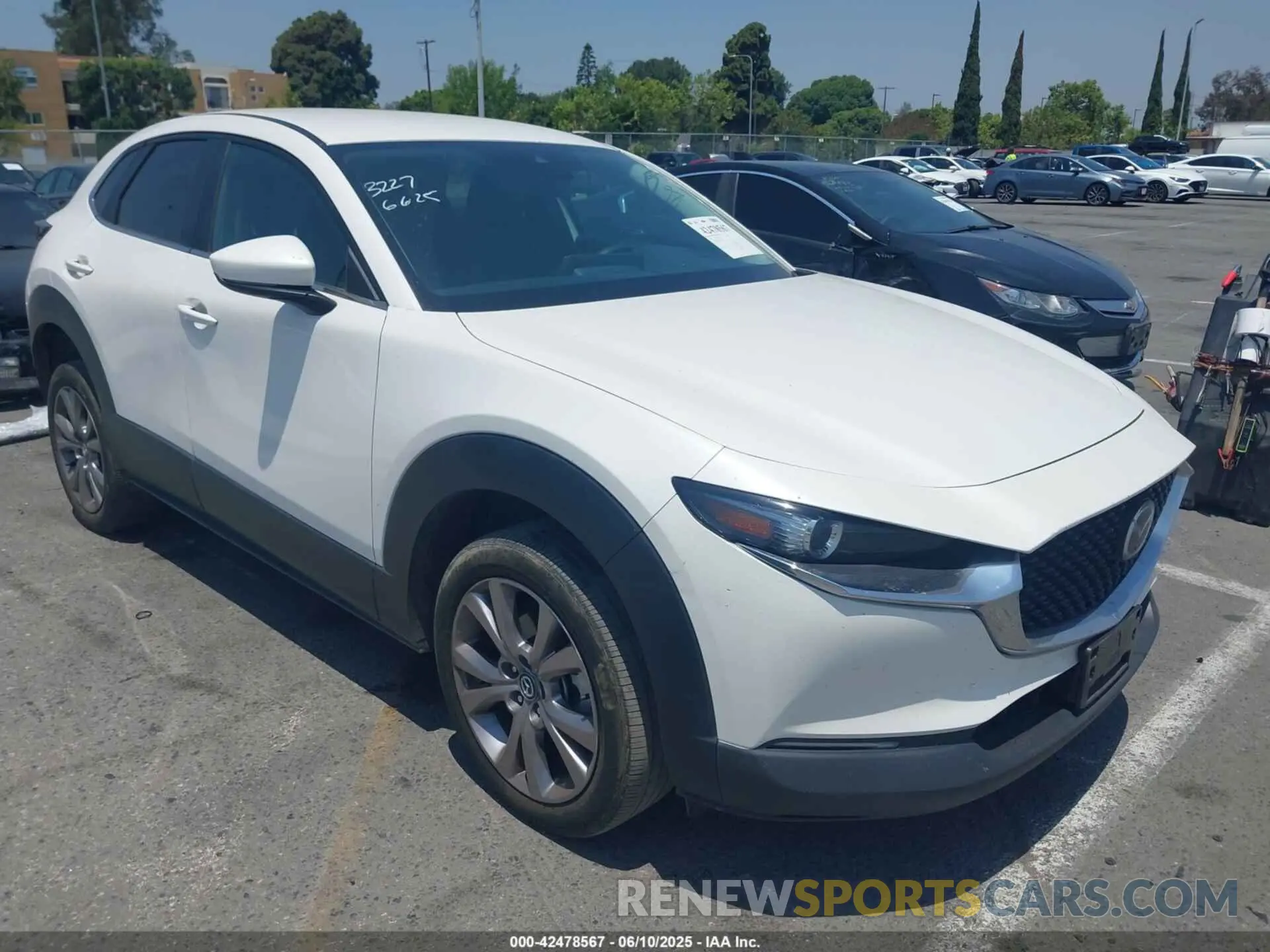 1 Photograph of a damaged car 3MVDMBCL7LM130106 MAZDA CX-30 2020