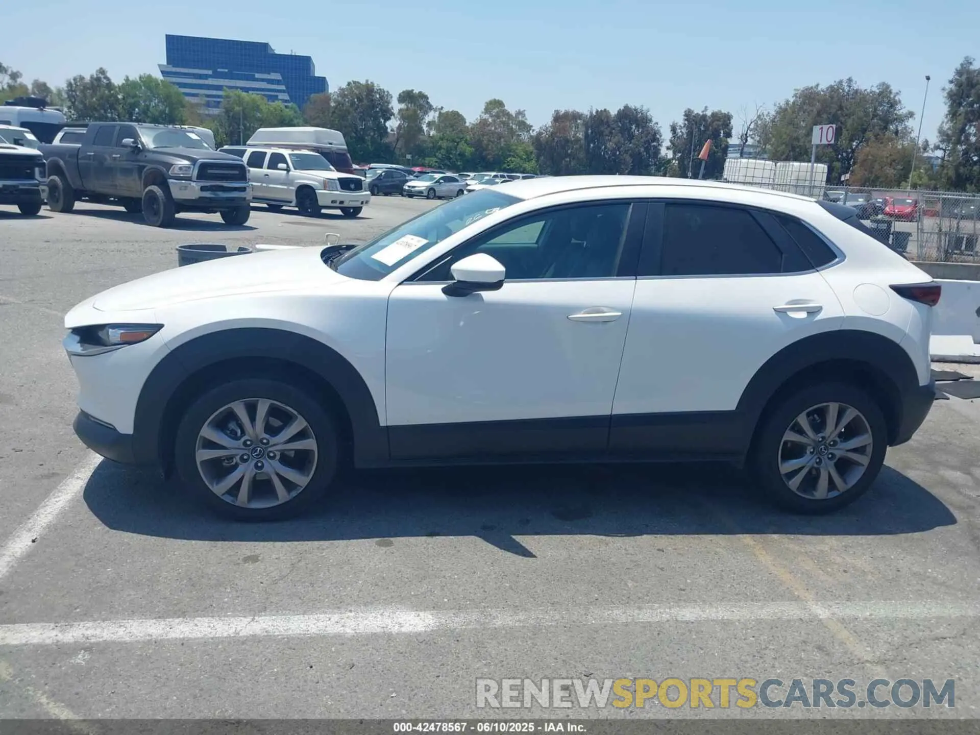 13 Photograph of a damaged car 3MVDMBCL7LM130106 MAZDA CX-30 2020