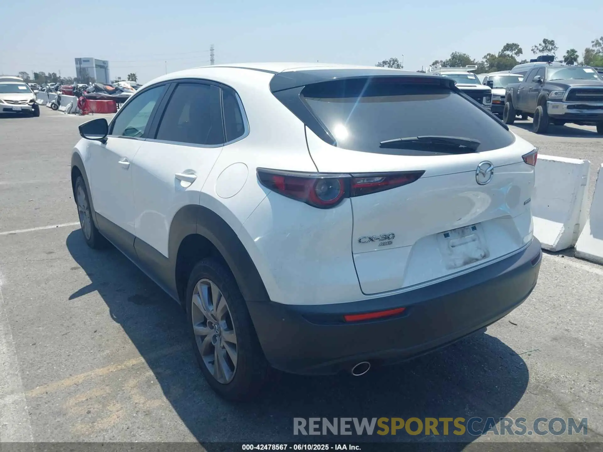 3 Photograph of a damaged car 3MVDMBCL7LM130106 MAZDA CX-30 2020
