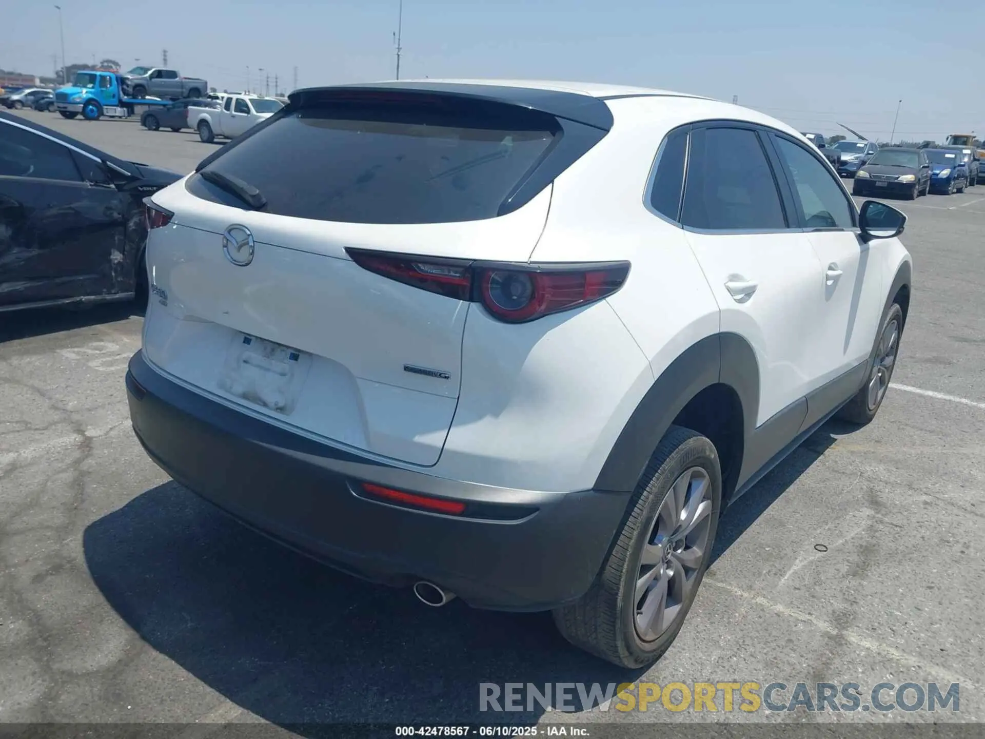 4 Photograph of a damaged car 3MVDMBCL7LM130106 MAZDA CX-30 2020