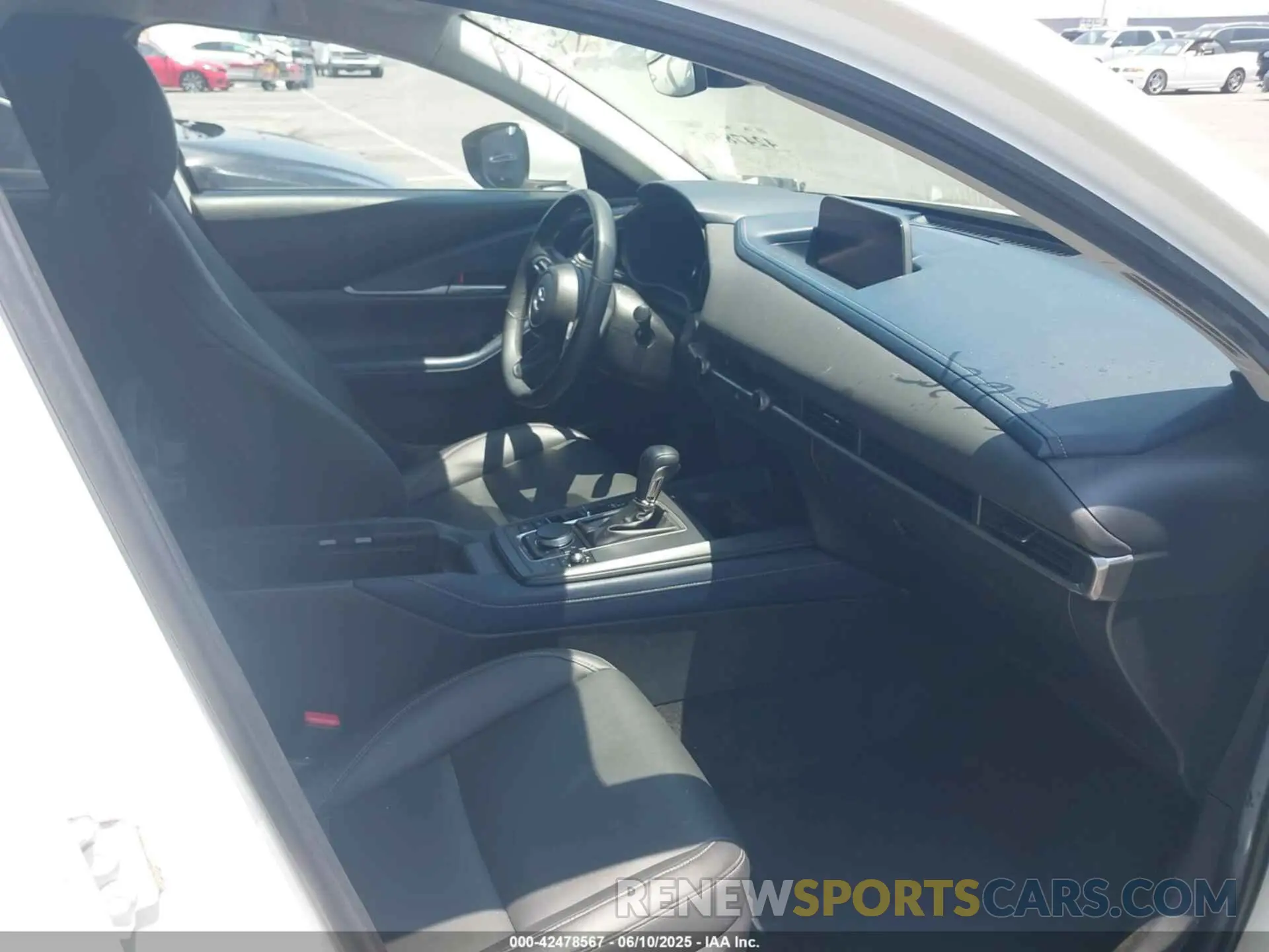 5 Photograph of a damaged car 3MVDMBCL7LM130106 MAZDA CX-30 2020