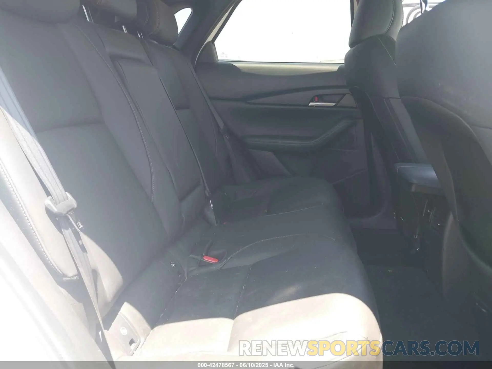 8 Photograph of a damaged car 3MVDMBCL7LM130106 MAZDA CX-30 2020