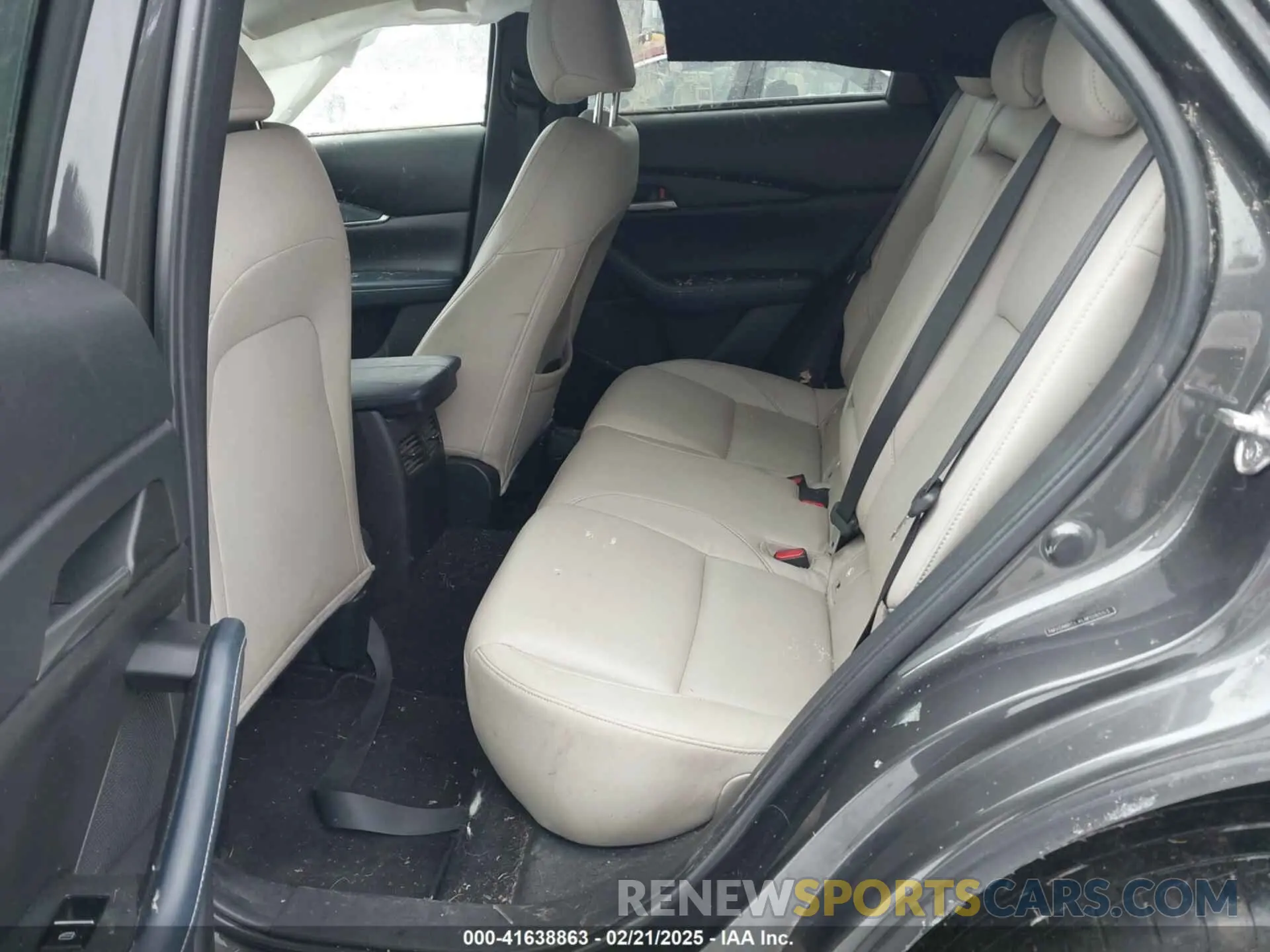 8 Photograph of a damaged car 3MVDMBCLXLM108553 MAZDA CX-30 2020