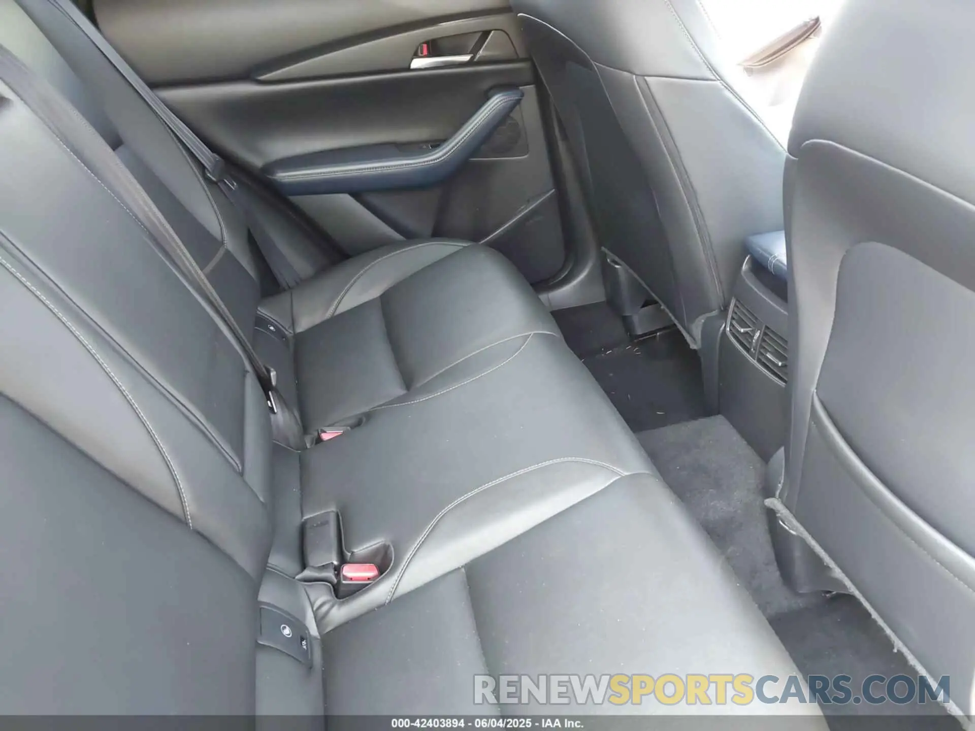 8 Photograph of a damaged car 3MVDMBDL2LM108206 MAZDA CX-30 2020