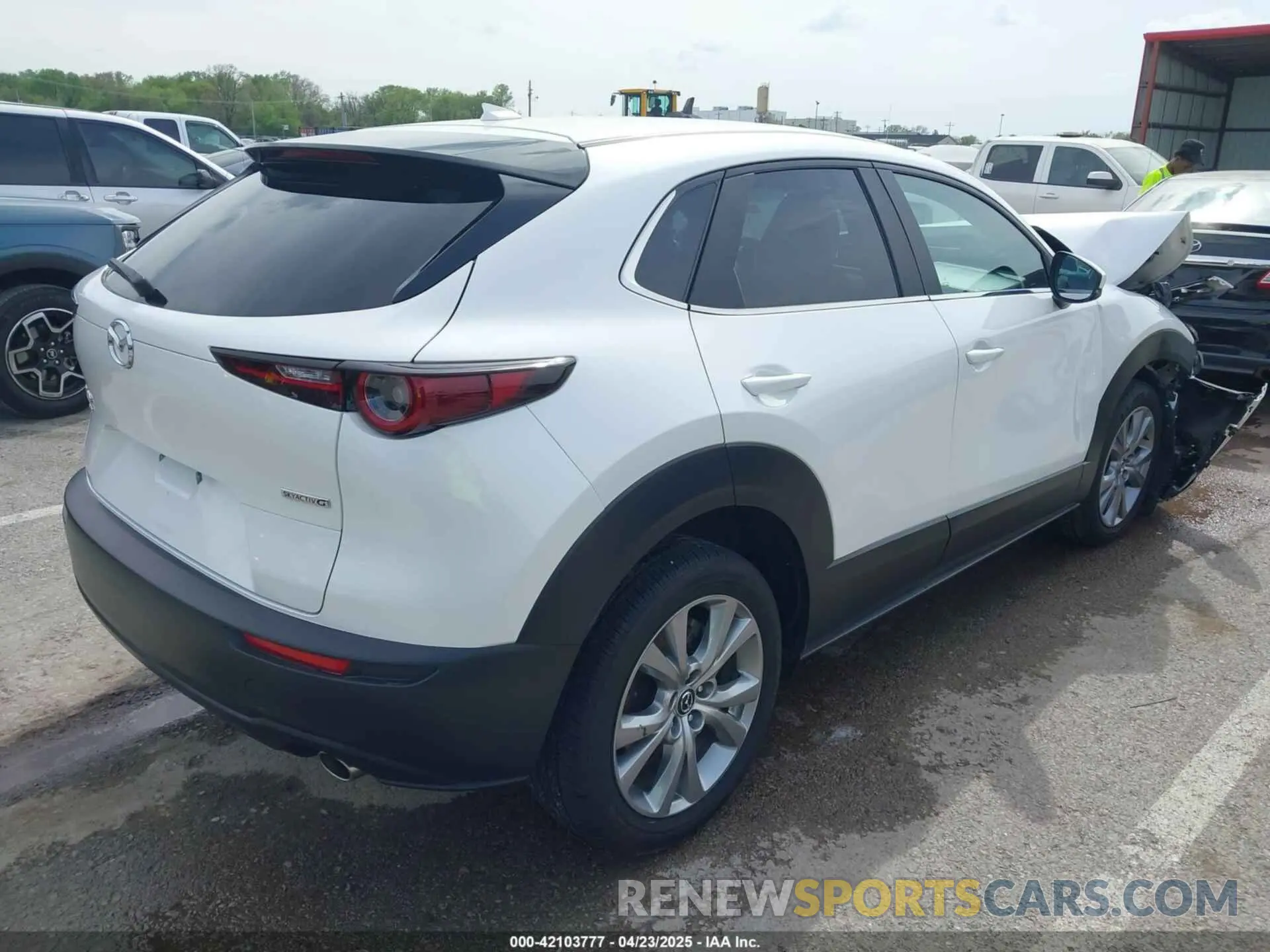 4 Photograph of a damaged car 3MVDMBDL9LM101866 MAZDA CX-30 2020