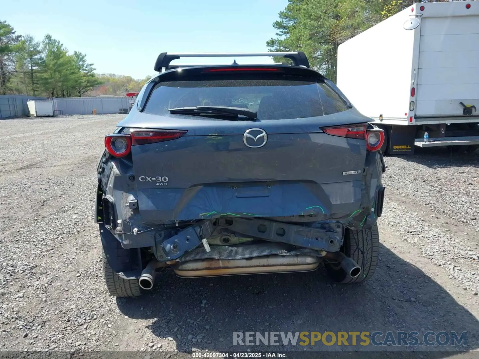 17 Photograph of a damaged car 3MVDMBEM1LM110777 MAZDA CX-30 2020