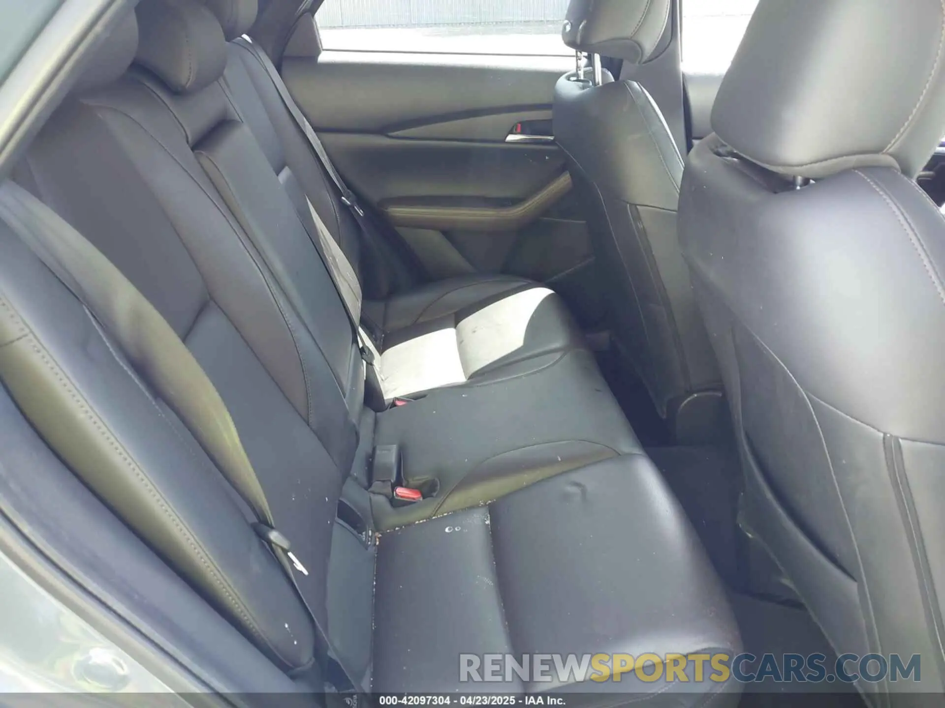 8 Photograph of a damaged car 3MVDMBEM1LM110777 MAZDA CX-30 2020