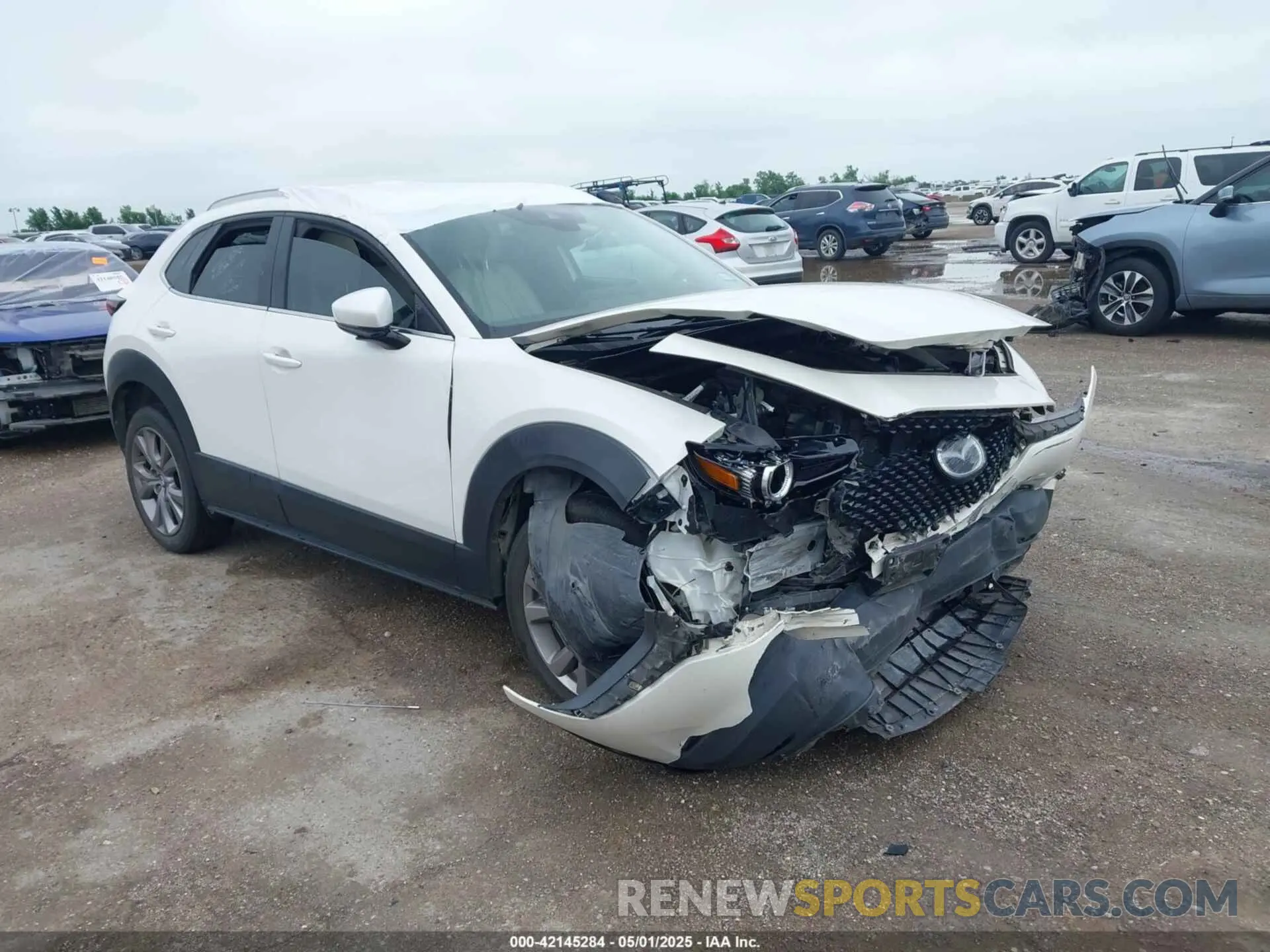 1 Photograph of a damaged car 3MVDMBEM1LM121942 MAZDA CX-30 2020