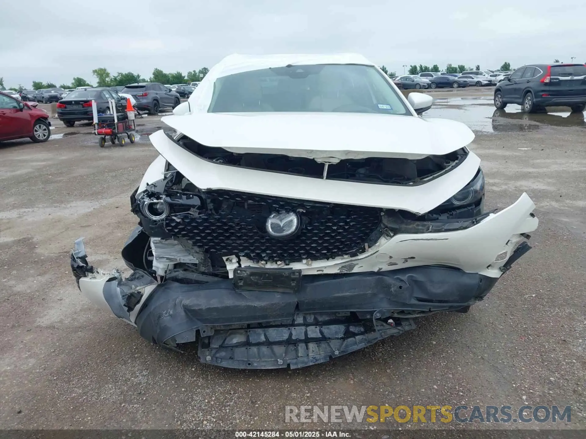12 Photograph of a damaged car 3MVDMBEM1LM121942 MAZDA CX-30 2020