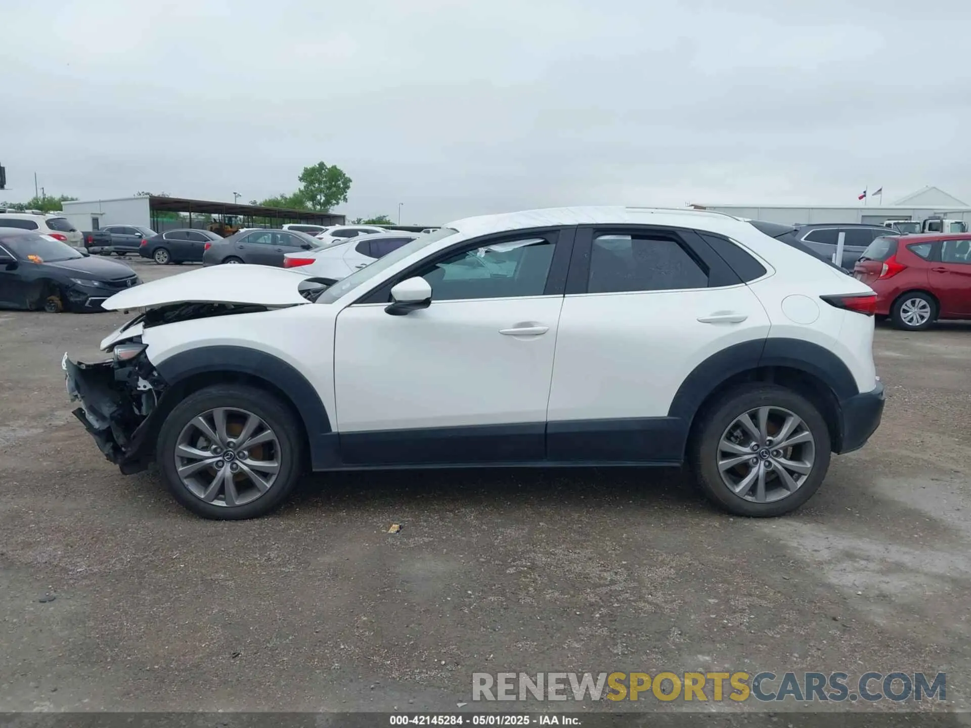 14 Photograph of a damaged car 3MVDMBEM1LM121942 MAZDA CX-30 2020