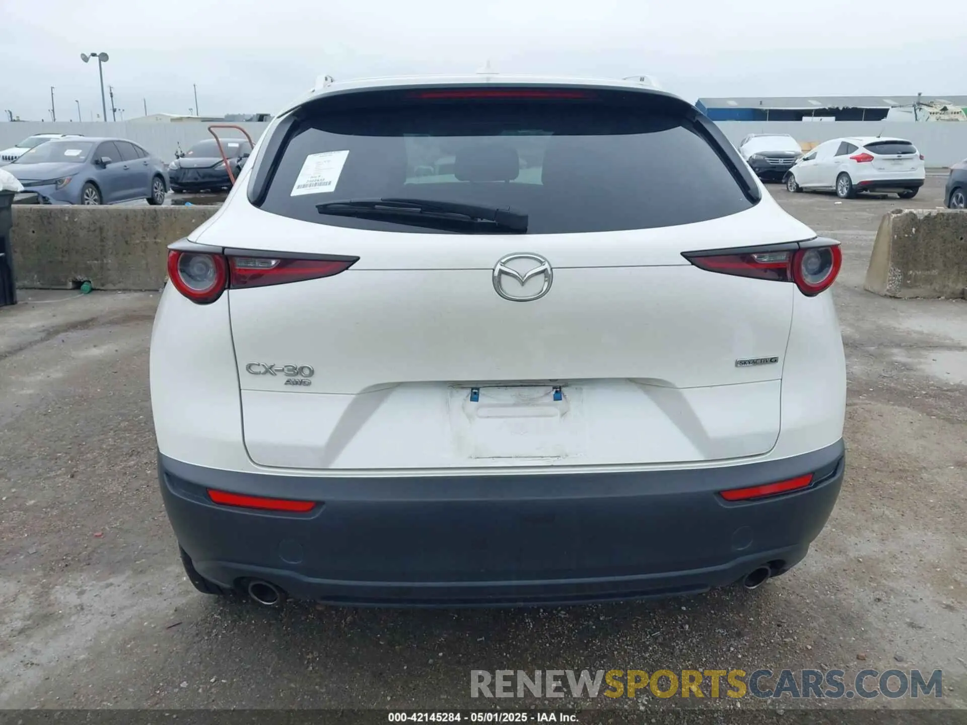 16 Photograph of a damaged car 3MVDMBEM1LM121942 MAZDA CX-30 2020