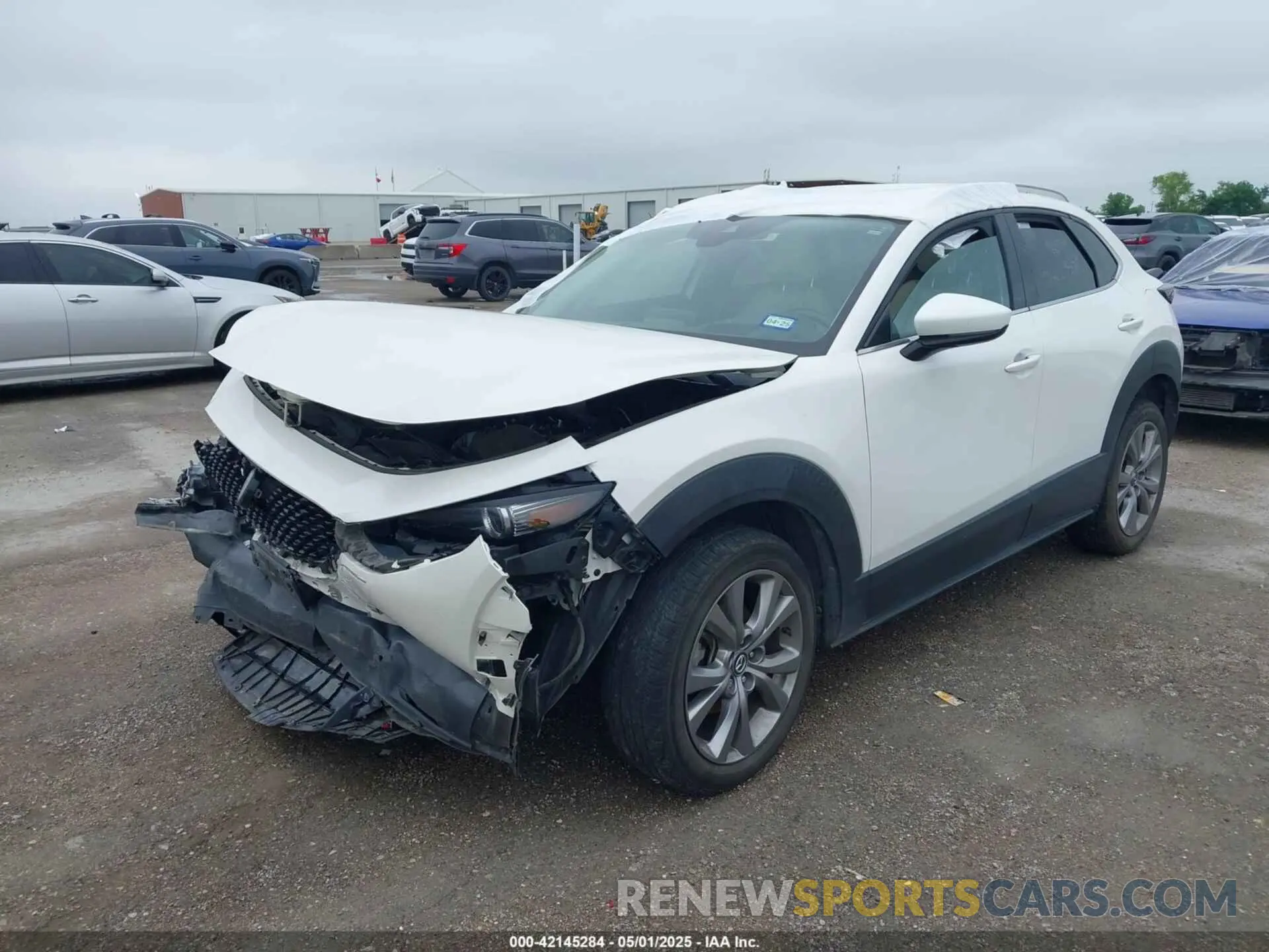 2 Photograph of a damaged car 3MVDMBEM1LM121942 MAZDA CX-30 2020