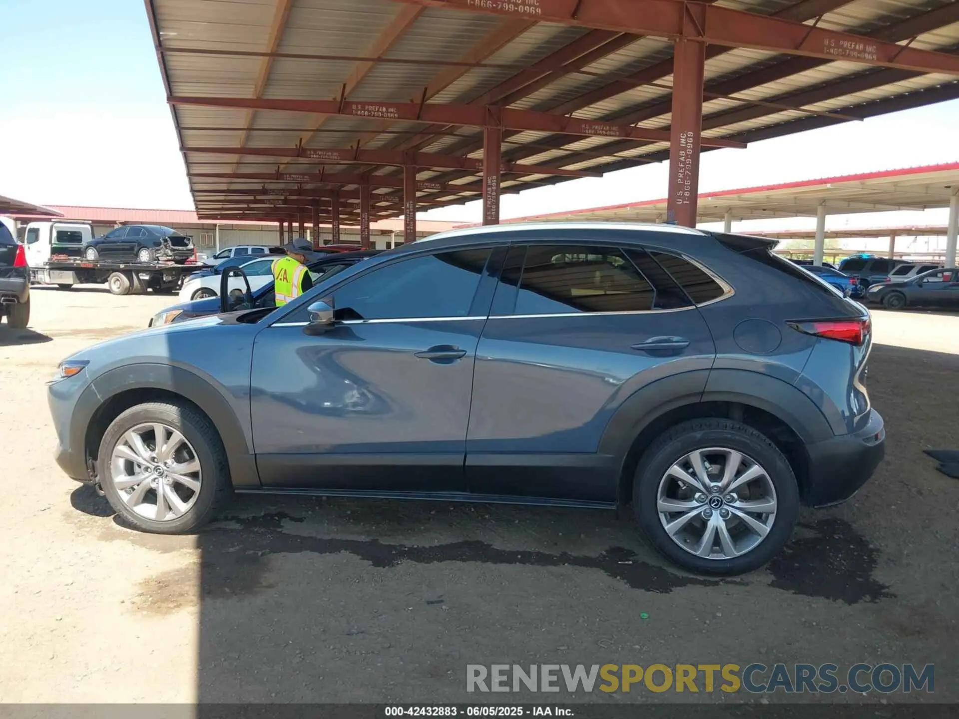 14 Photograph of a damaged car 3MVDMBEM5LM139909 MAZDA CX-30 2020