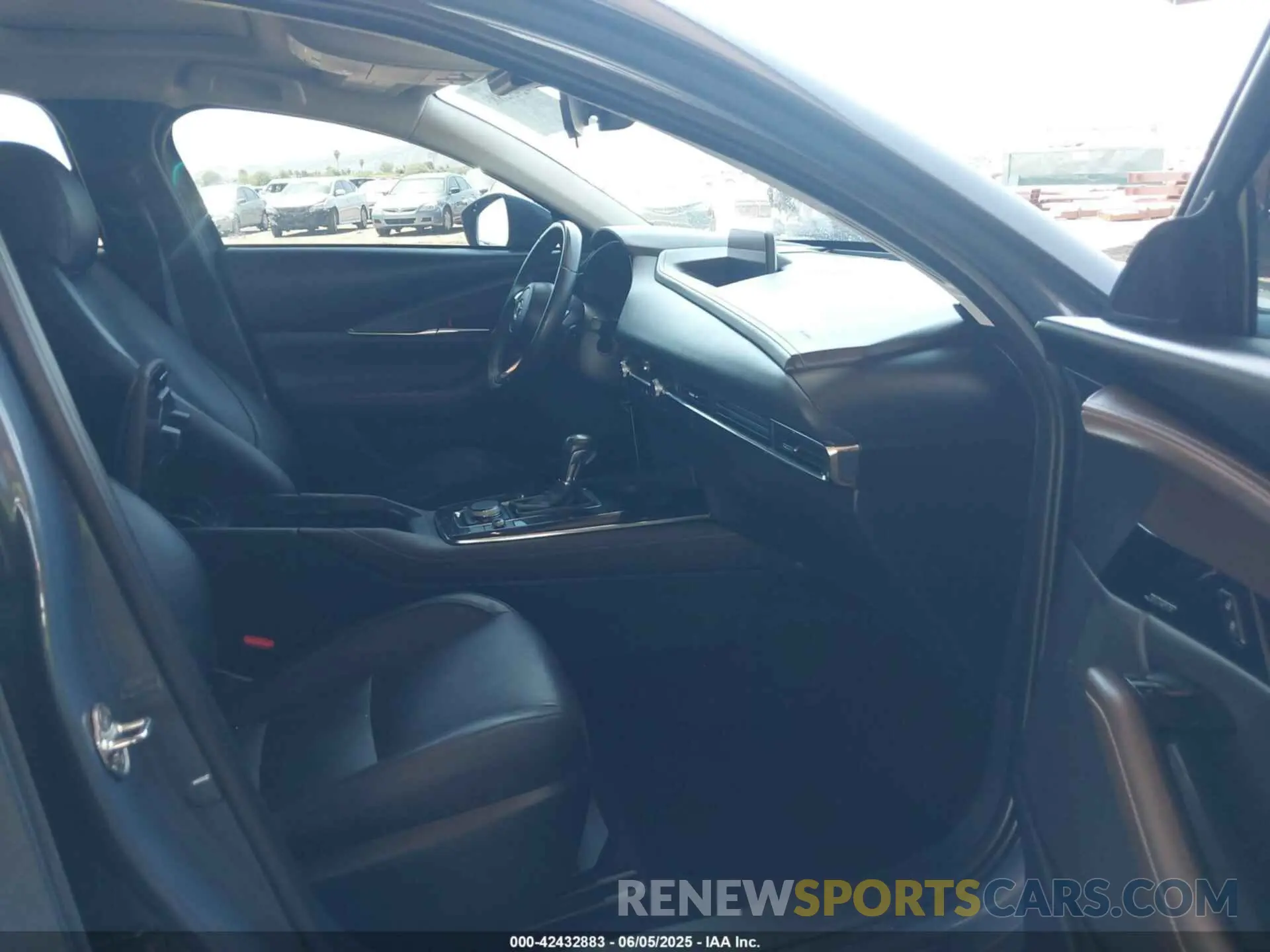 5 Photograph of a damaged car 3MVDMBEM5LM139909 MAZDA CX-30 2020
