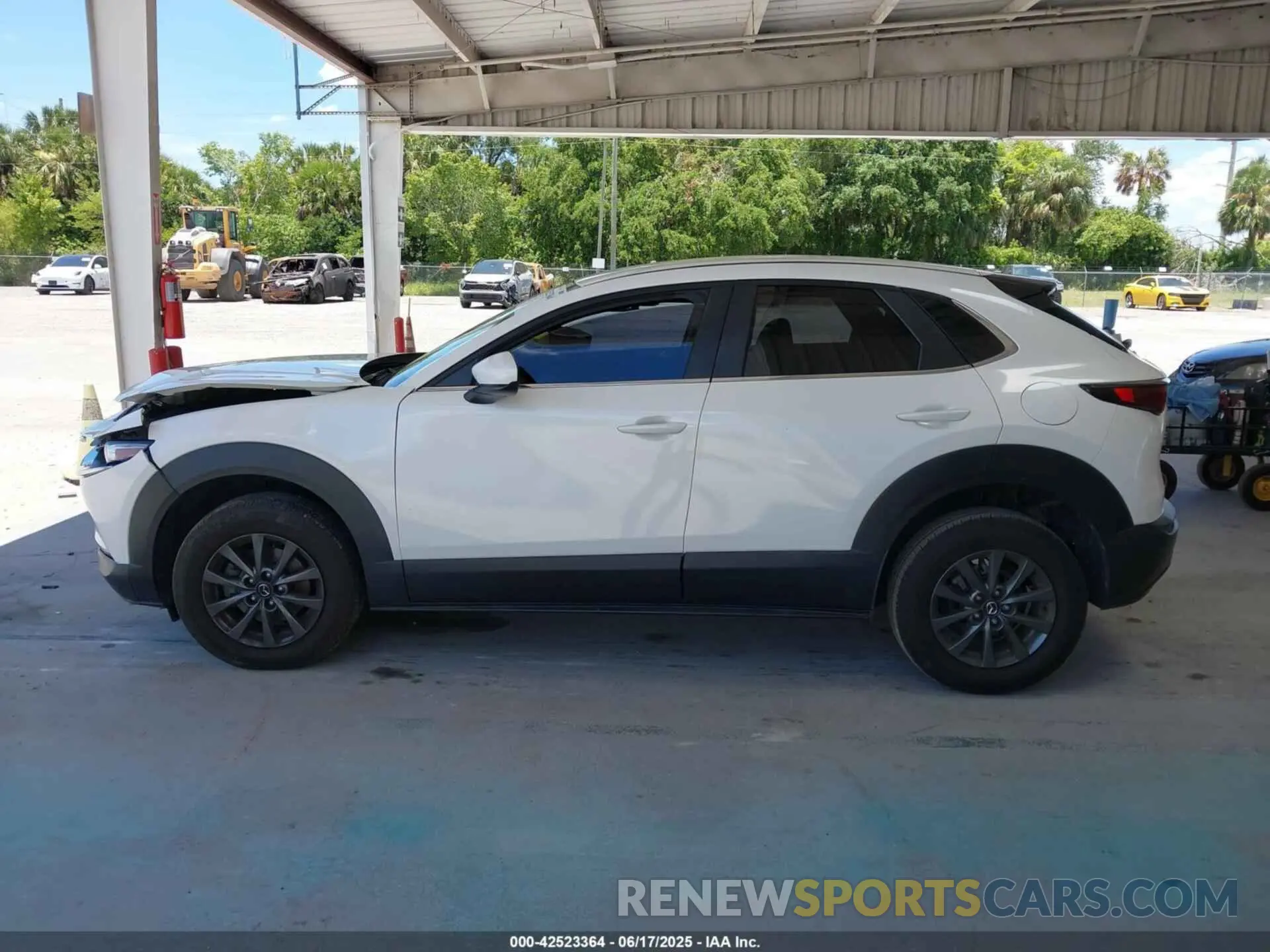 14 Photograph of a damaged car 3MVDMAAL8MM211999 MAZDA CX-30 2021