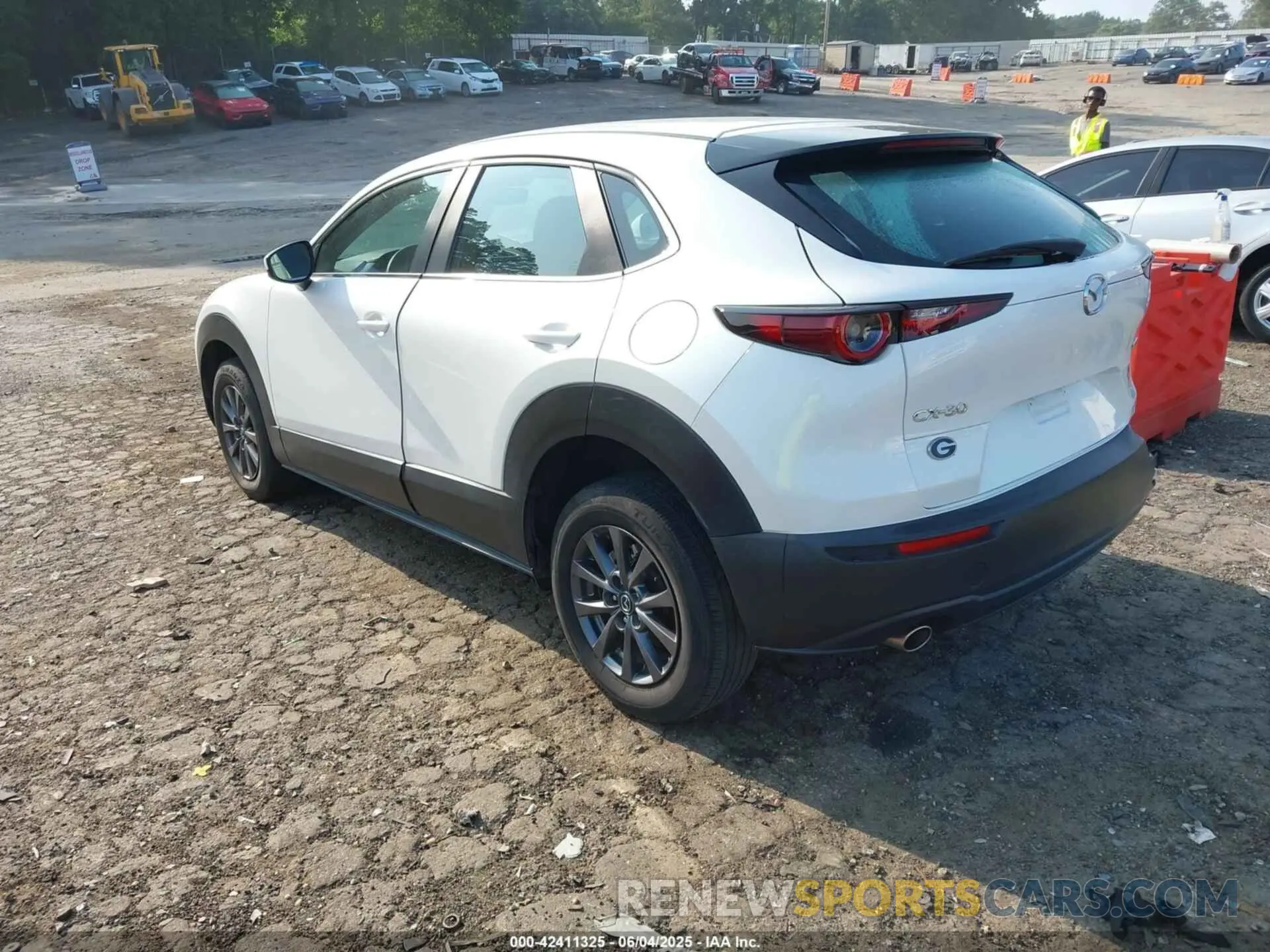 3 Photograph of a damaged car 3MVDMAAL8MM262452 MAZDA CX-30 2021