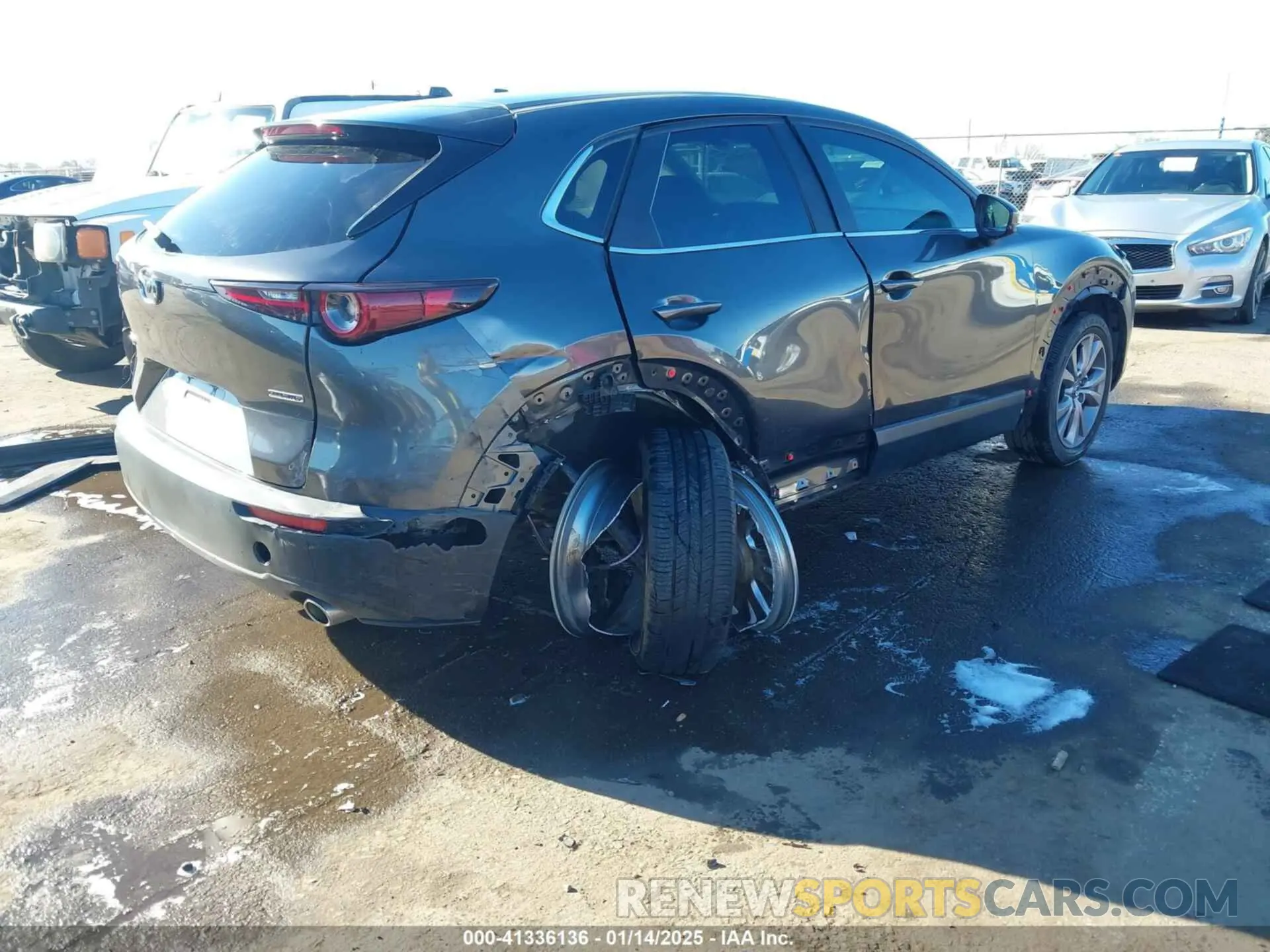 4 Photograph of a damaged car 3MVDMABL0MM220307 MAZDA CX-30 2021