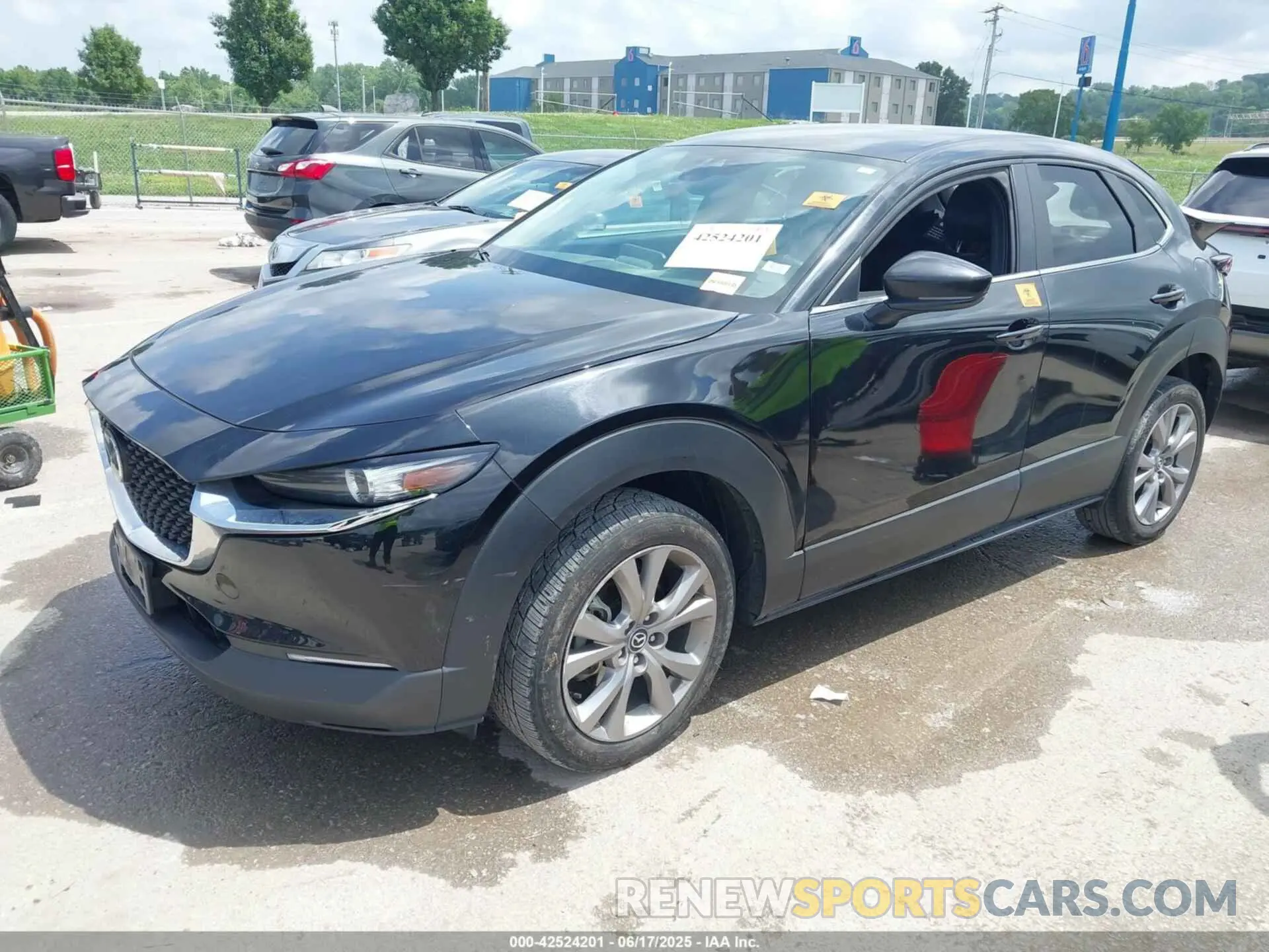 2 Photograph of a damaged car 3MVDMABL2MM243328 MAZDA CX-30 2021