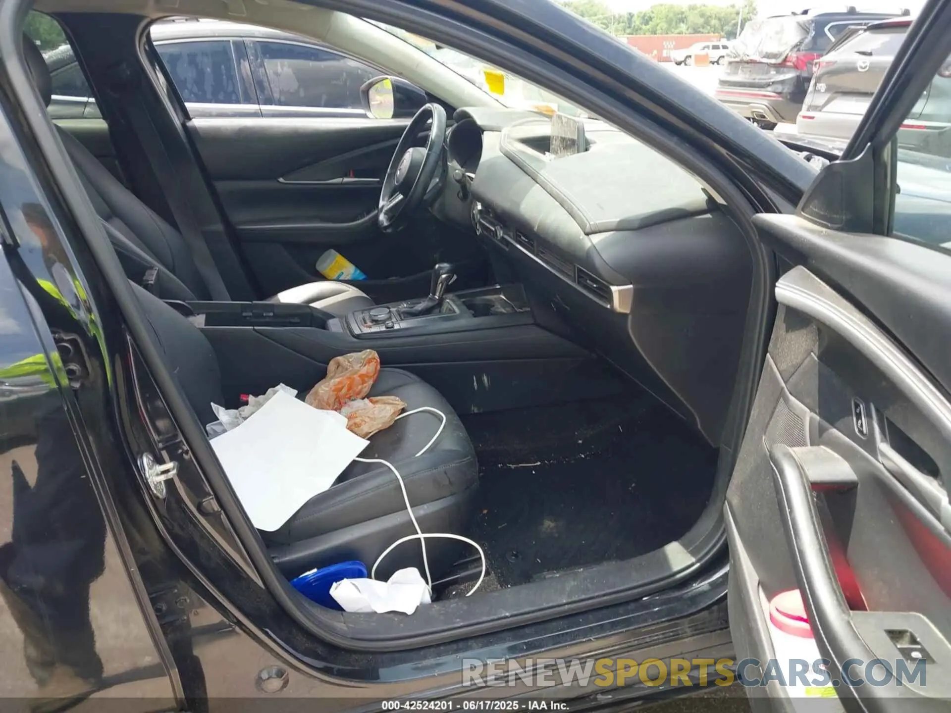 5 Photograph of a damaged car 3MVDMABL2MM243328 MAZDA CX-30 2021