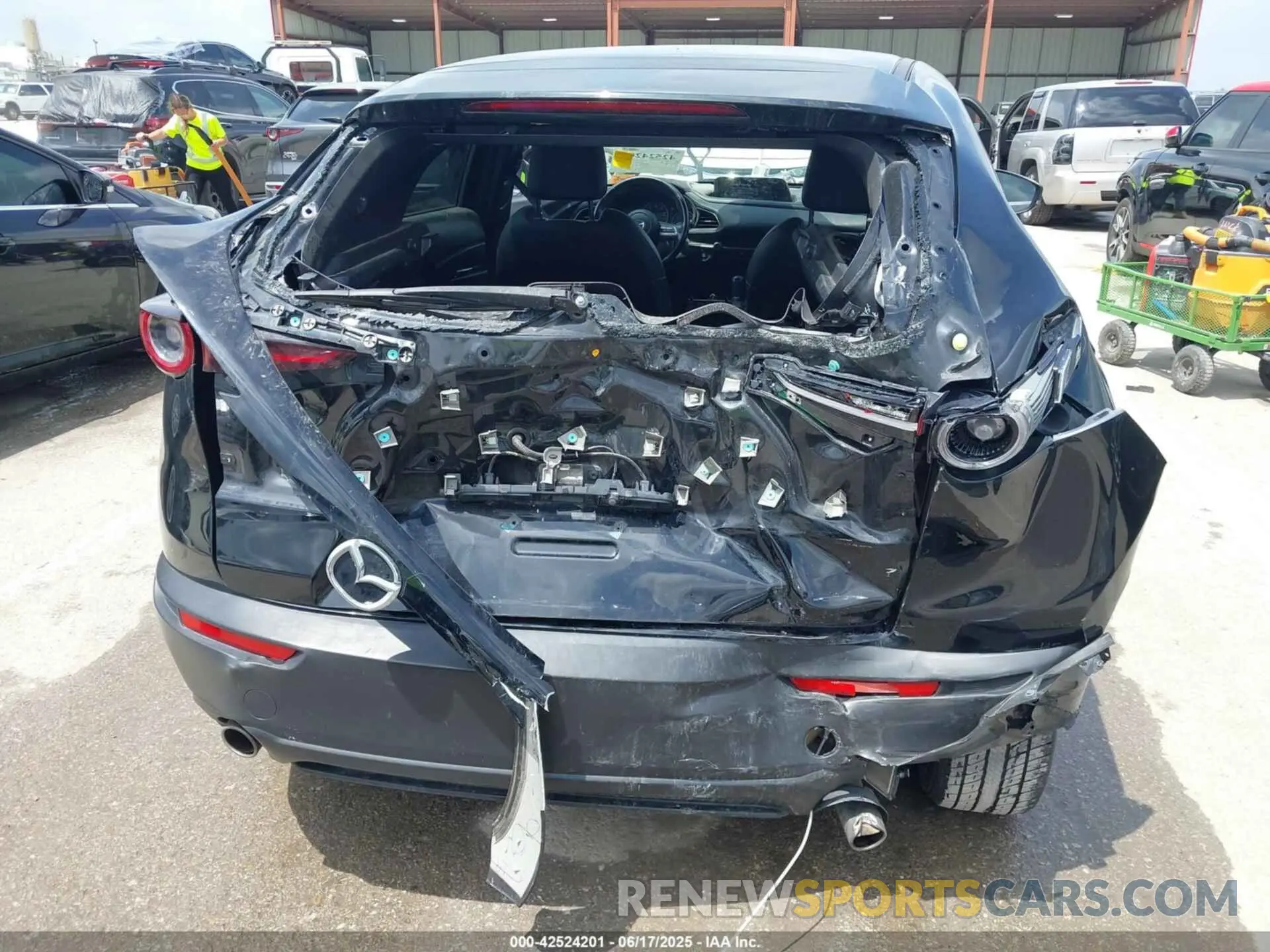 6 Photograph of a damaged car 3MVDMABL2MM243328 MAZDA CX-30 2021