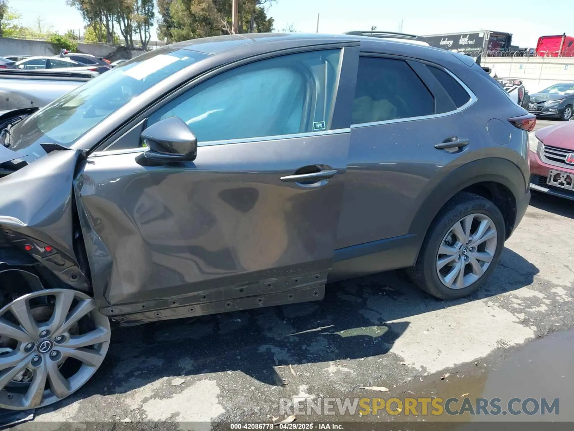 15 Photograph of a damaged car 3MVDMABL3MM233701 MAZDA CX-30 2021