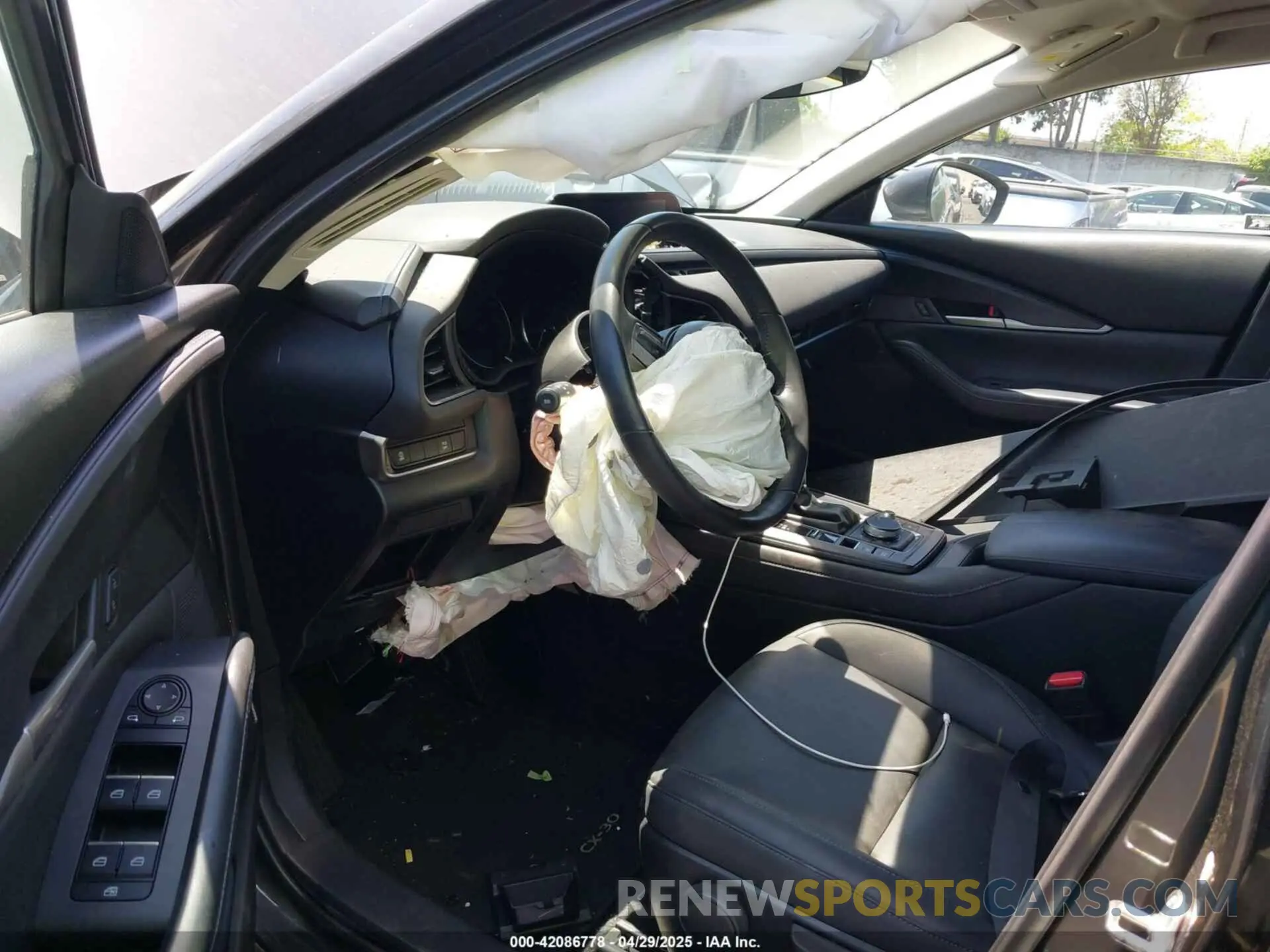 18 Photograph of a damaged car 3MVDMABL3MM233701 MAZDA CX-30 2021