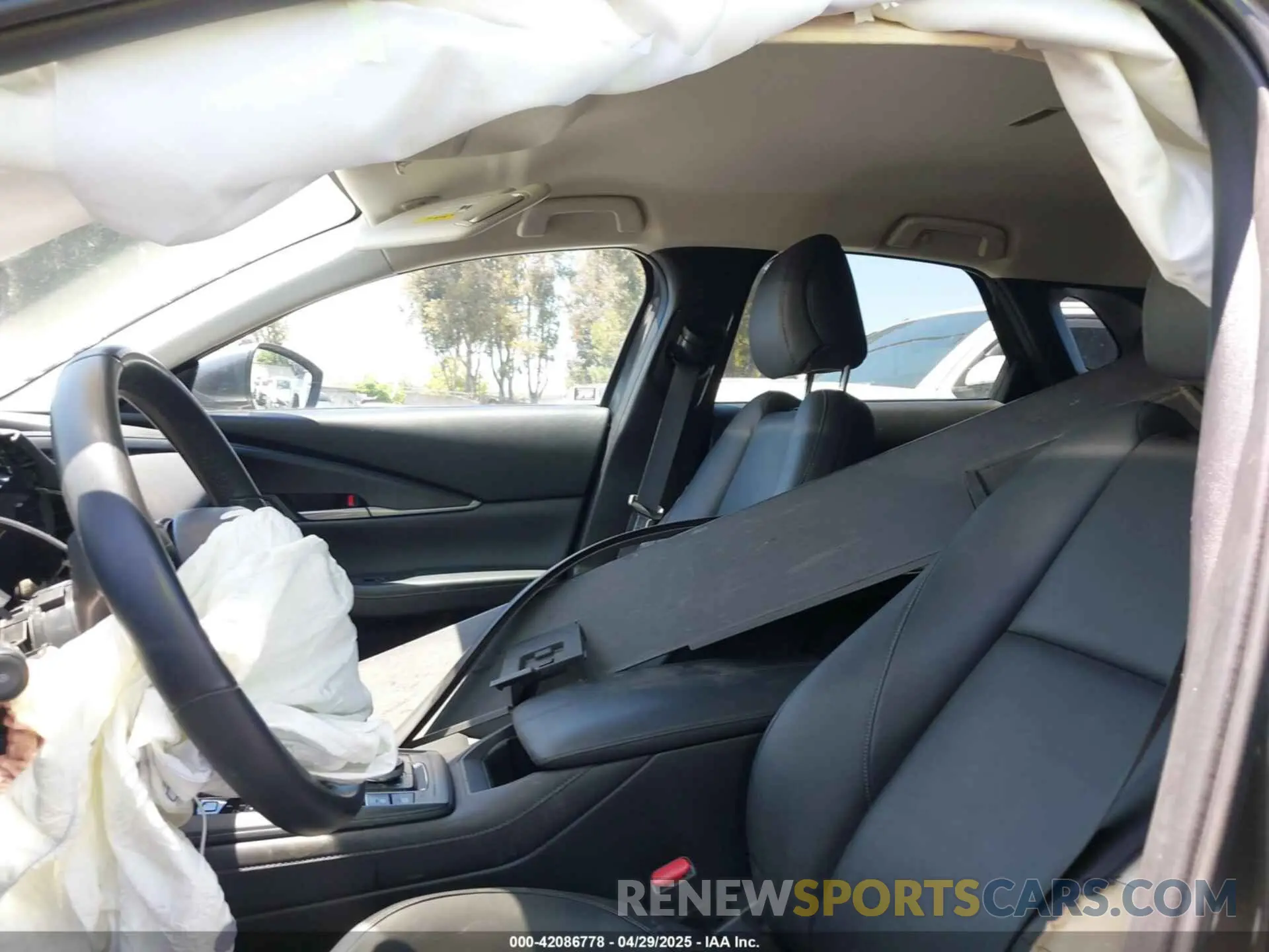 19 Photograph of a damaged car 3MVDMABL3MM233701 MAZDA CX-30 2021