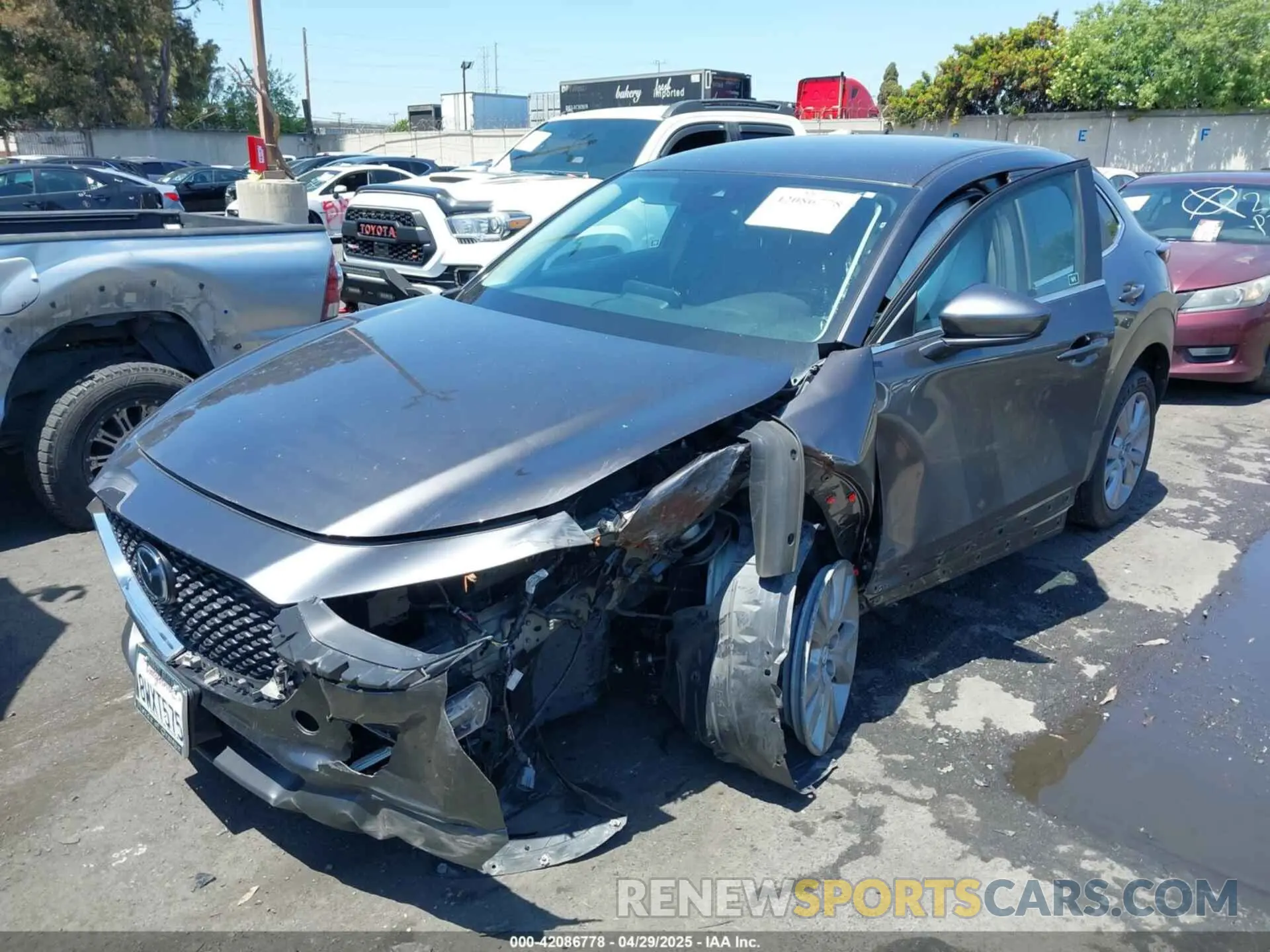 2 Photograph of a damaged car 3MVDMABL3MM233701 MAZDA CX-30 2021