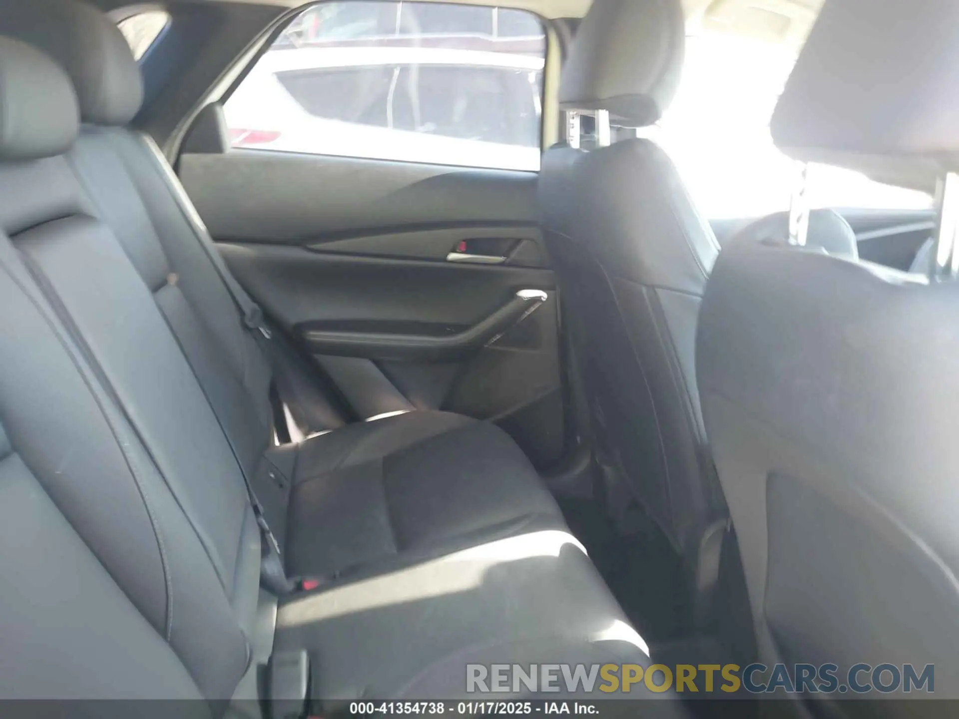 8 Photograph of a damaged car 3MVDMABL3MM239692 MAZDA CX-30 2021