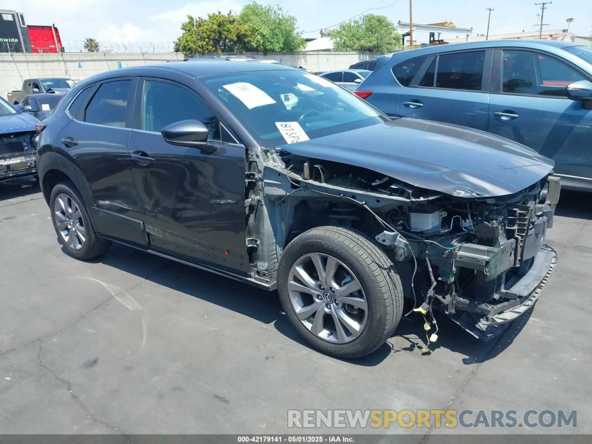 1 Photograph of a damaged car 3MVDMABL4MM205308 MAZDA CX-30 2021