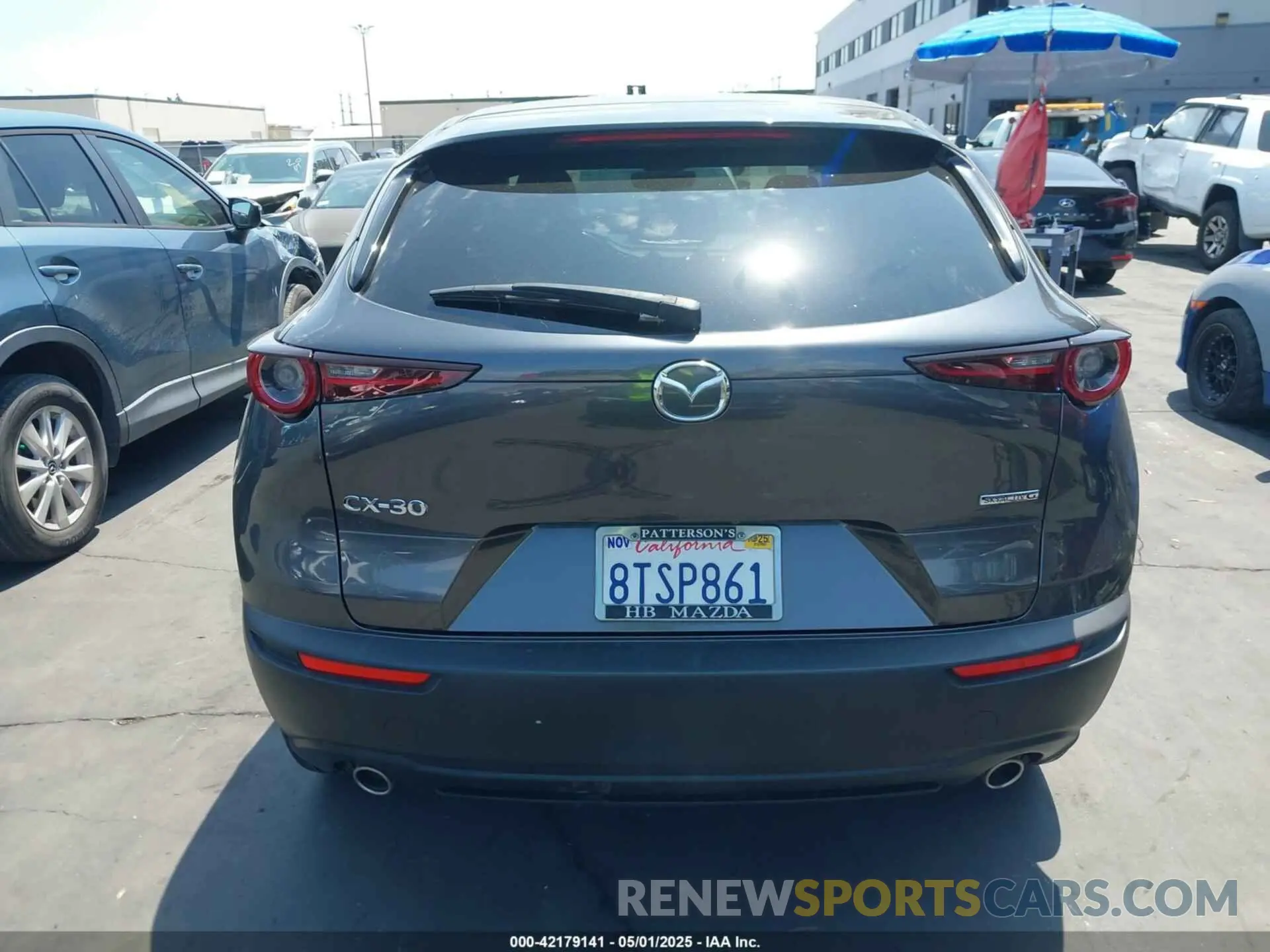 17 Photograph of a damaged car 3MVDMABL4MM205308 MAZDA CX-30 2021