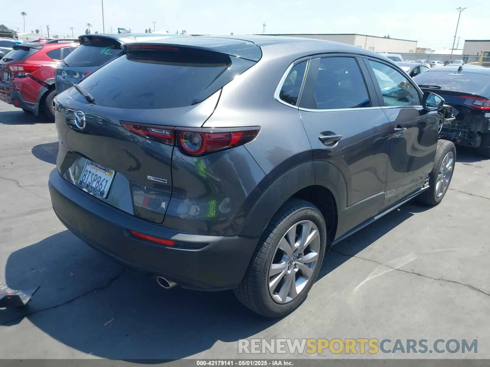 4 Photograph of a damaged car 3MVDMABL4MM205308 MAZDA CX-30 2021