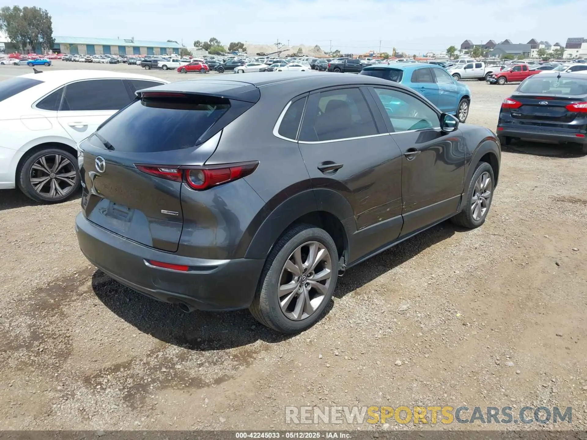 4 Photograph of a damaged car 3MVDMABL5MM210517 MAZDA CX-30 2021
