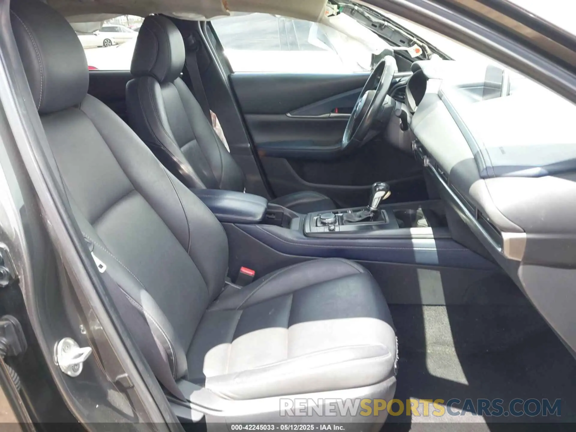 5 Photograph of a damaged car 3MVDMABL5MM210517 MAZDA CX-30 2021