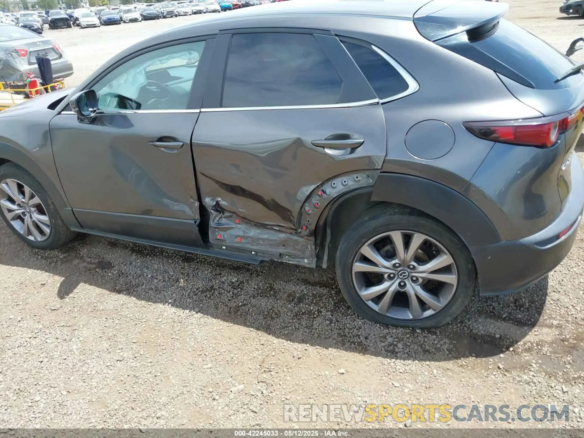 6 Photograph of a damaged car 3MVDMABL5MM210517 MAZDA CX-30 2021