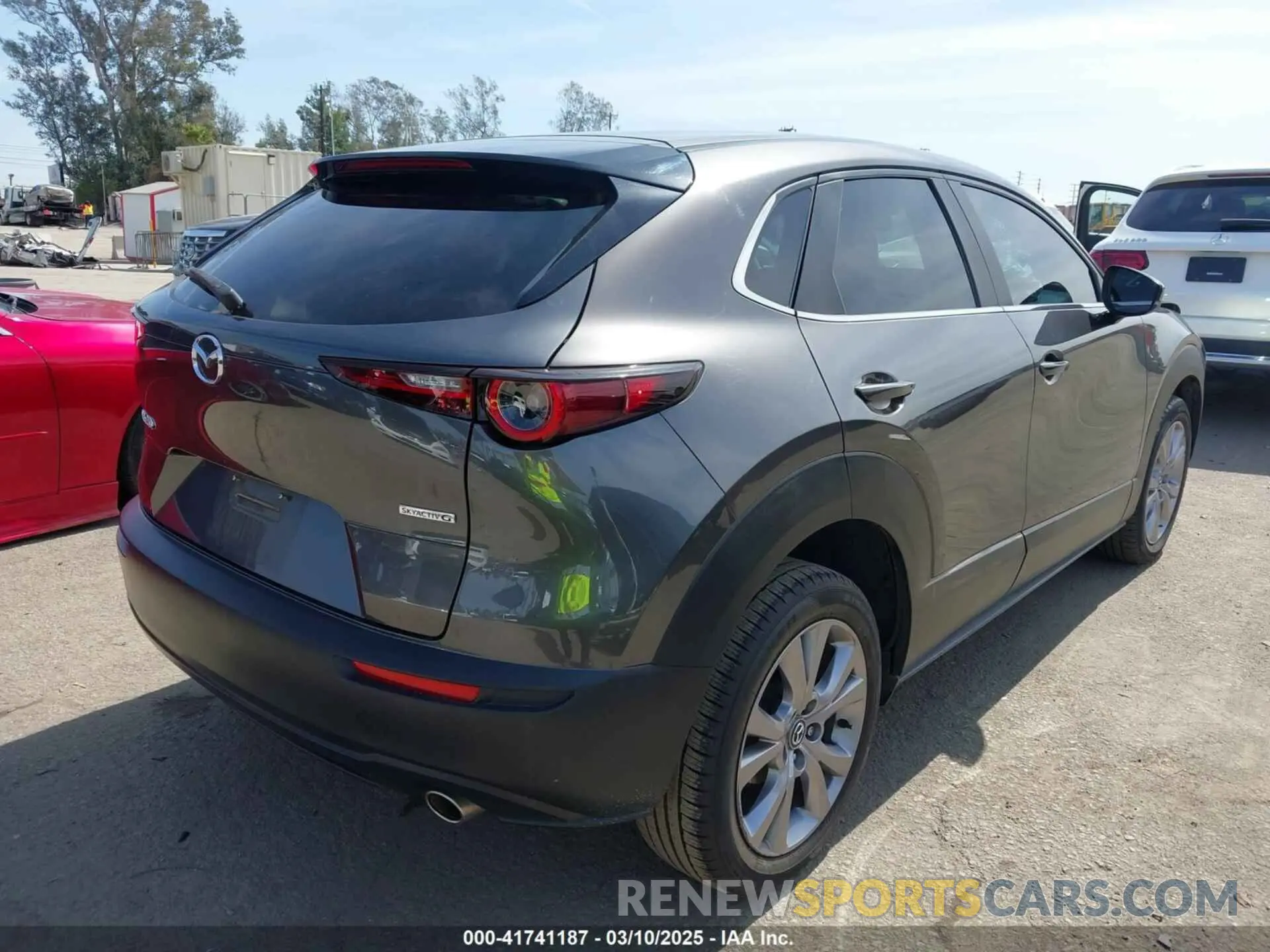 4 Photograph of a damaged car 3MVDMABL5MM217399 MAZDA CX-30 2021