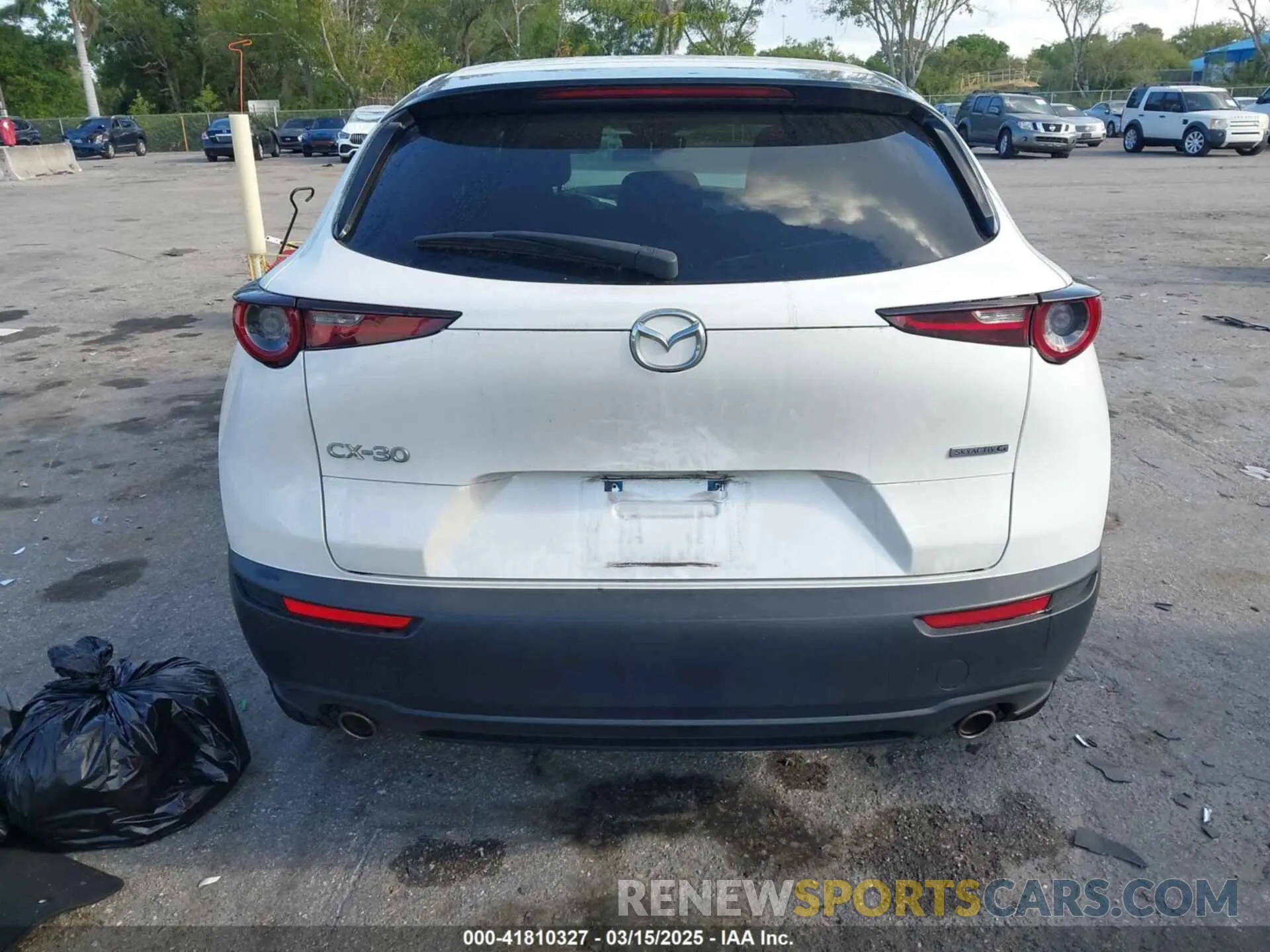 16 Photograph of a damaged car 3MVDMABL5MM273133 MAZDA CX-30 2021