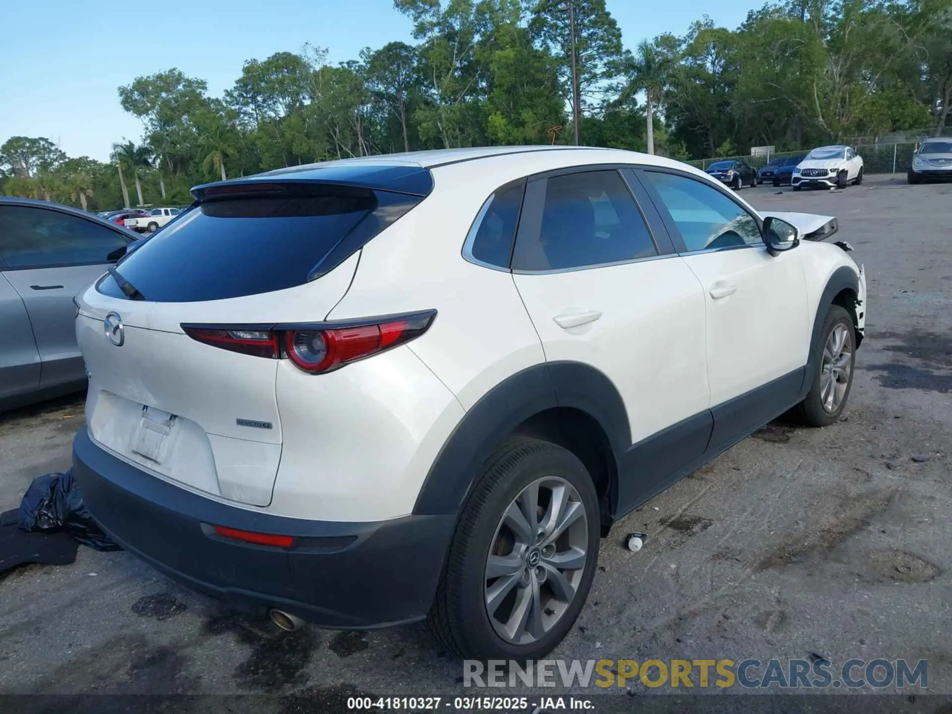4 Photograph of a damaged car 3MVDMABL5MM273133 MAZDA CX-30 2021